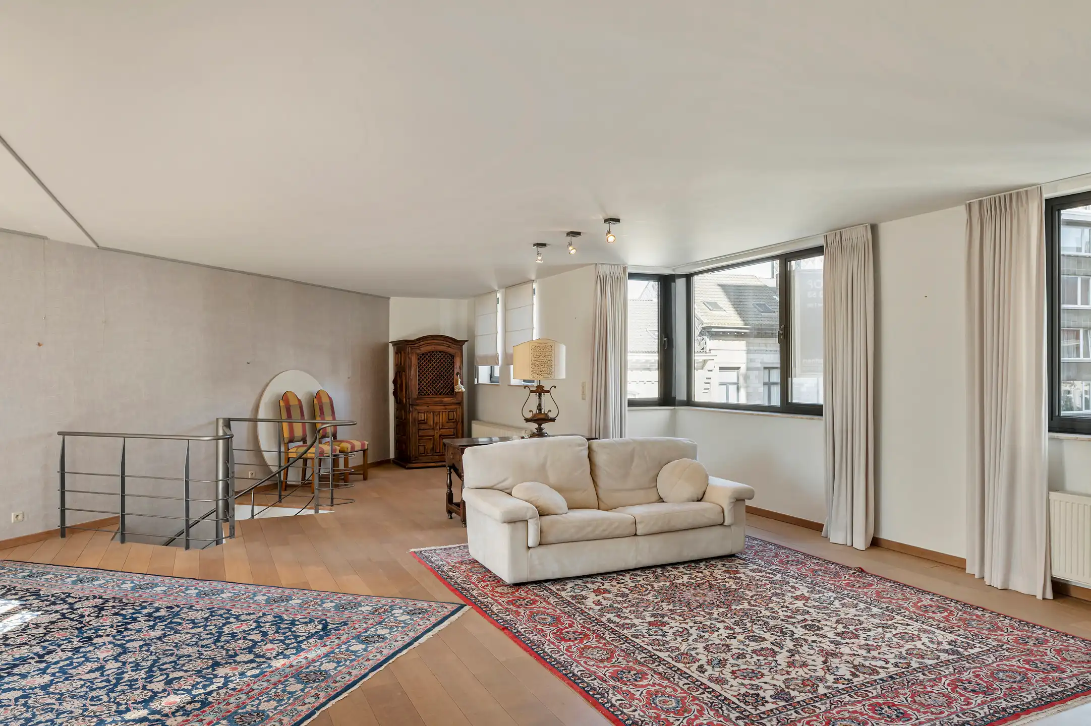 Lichtrijk duplex appartement met uitzonderlijk brede gevel foto 9