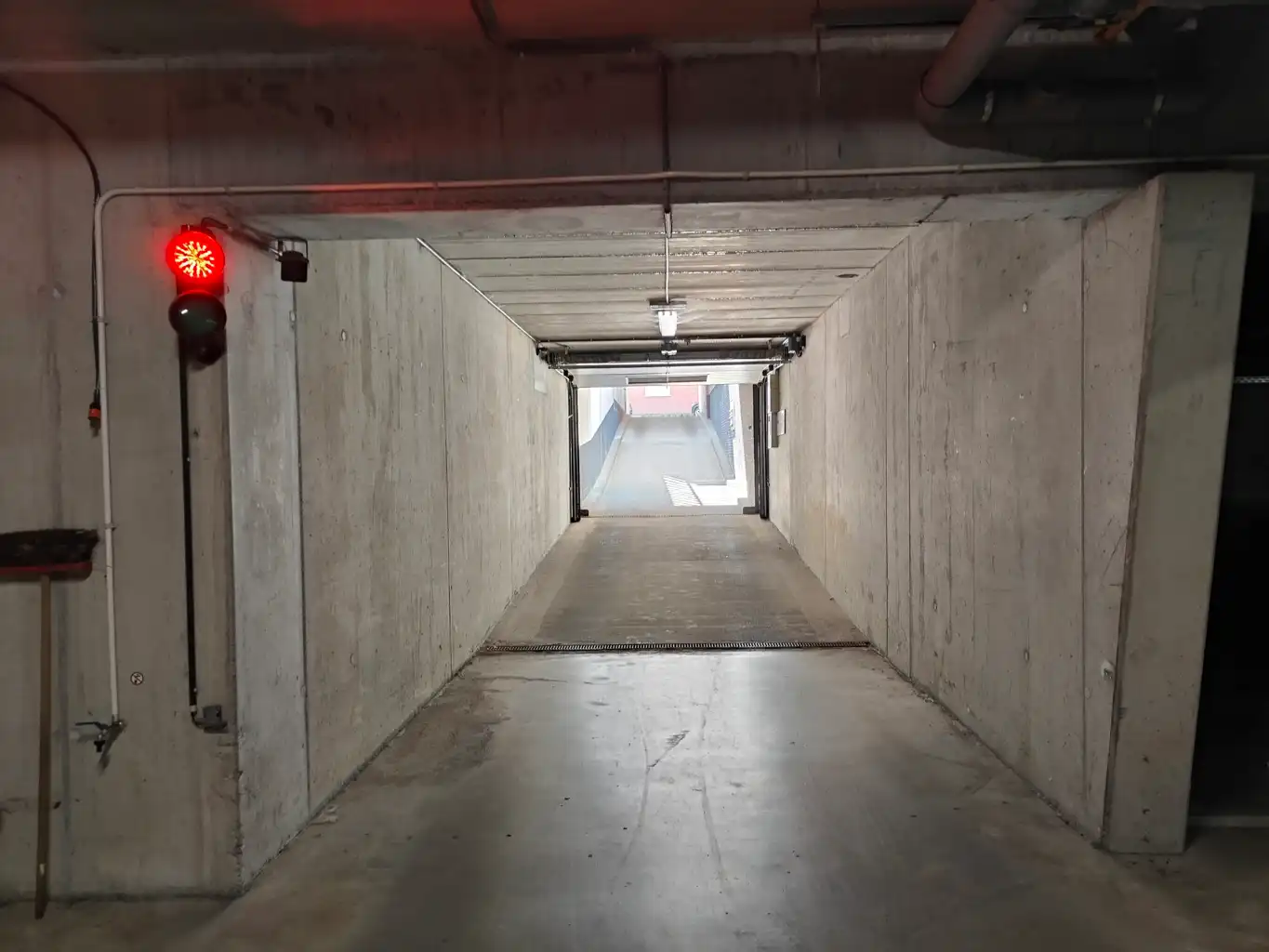 Ondergrondse Autostaanplaats! foto 3