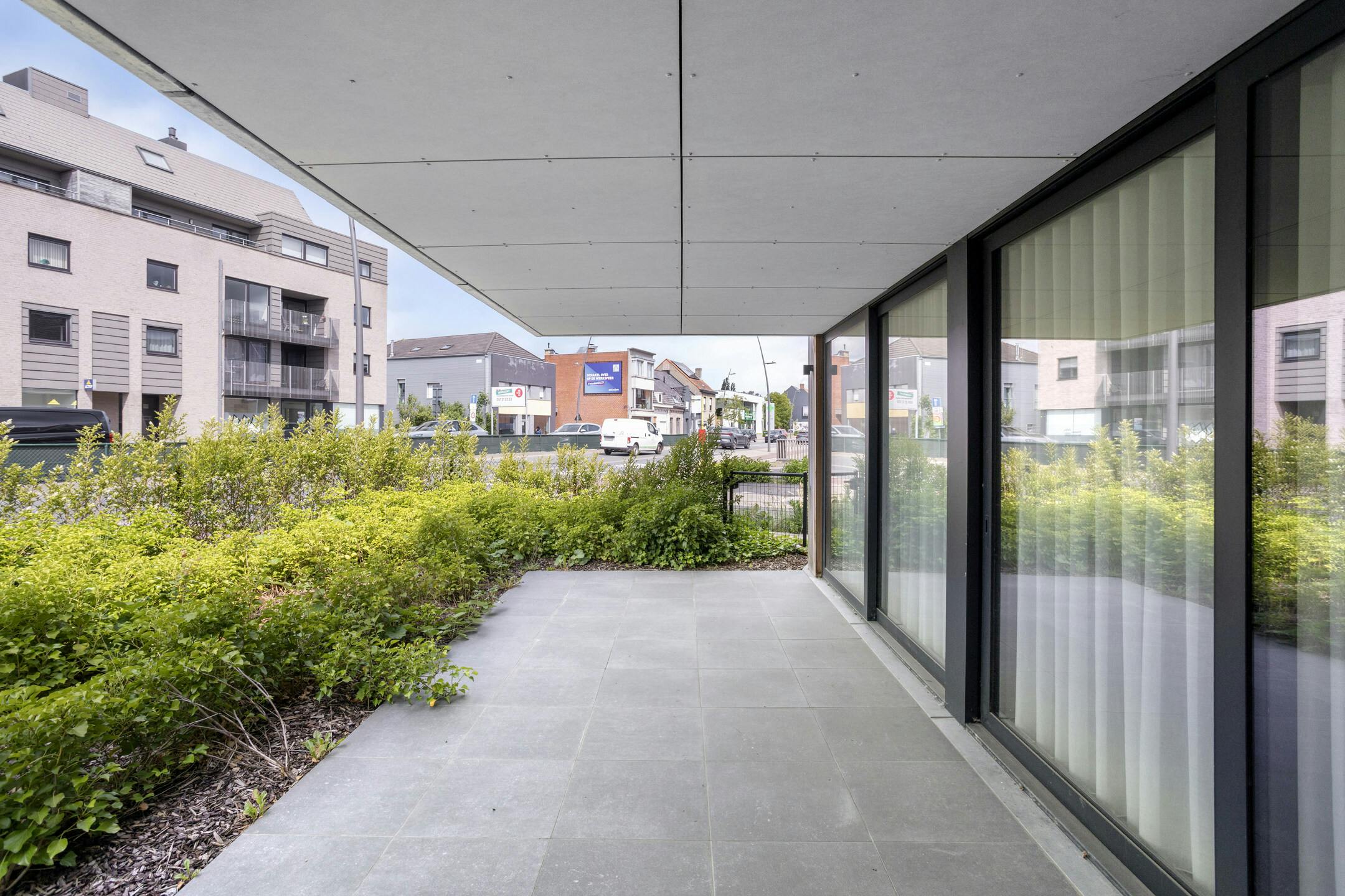 Modern appartement met mogelijkheid tot kantoor of praktijk foto {{pictureIndex}}