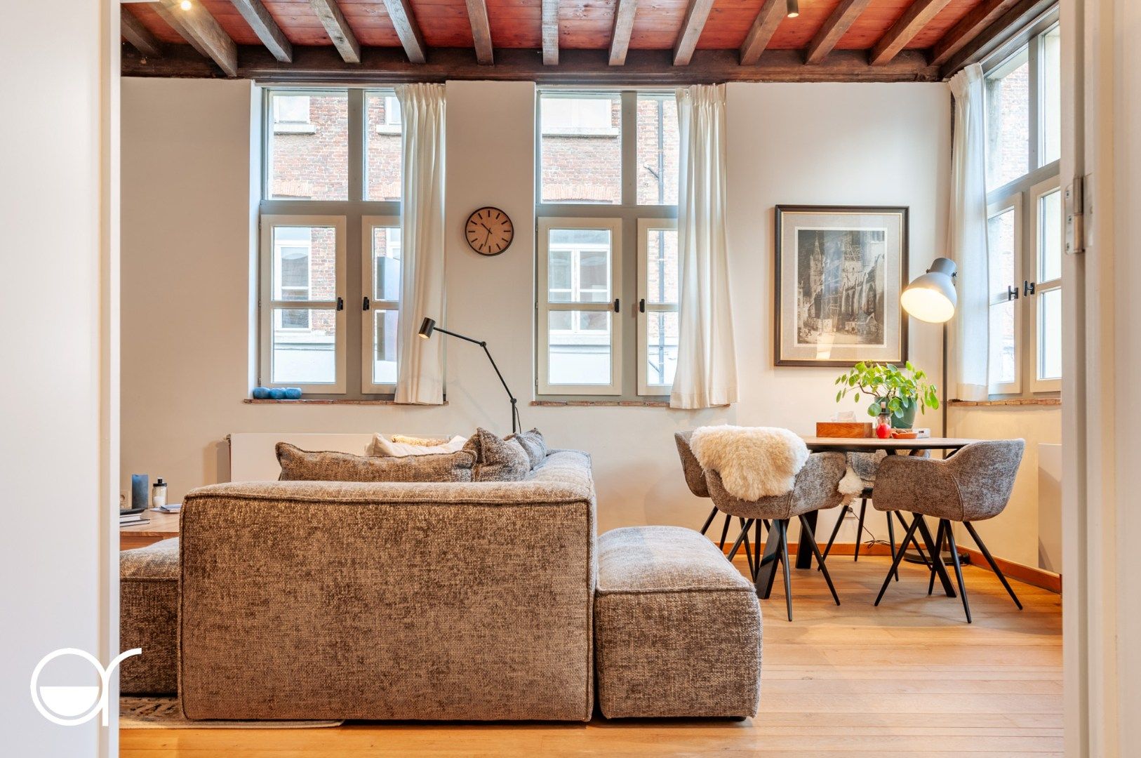 Gerenoveerde historische trapgevelwoning op unieke locatie foto 11