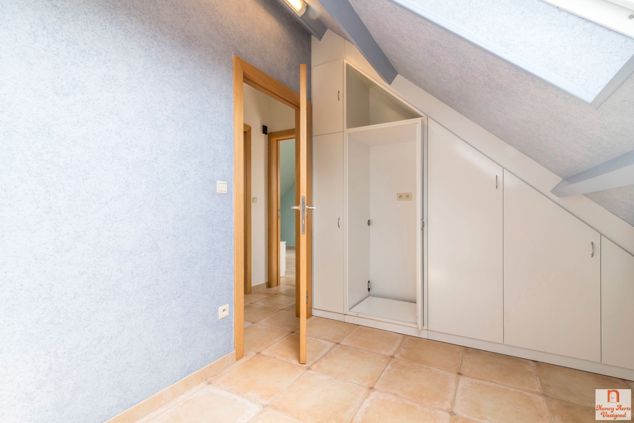Lichtrijk duplexappartement met grote kelder en mega terras foto 19