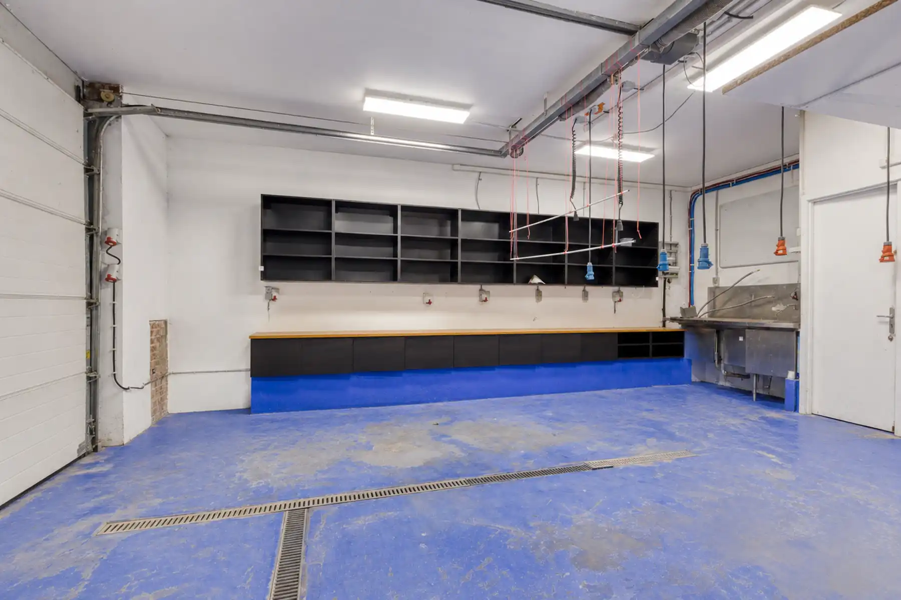 Ruime  gerenoveerde hoeve met werkplaats, zwembad en EPC B foto 20