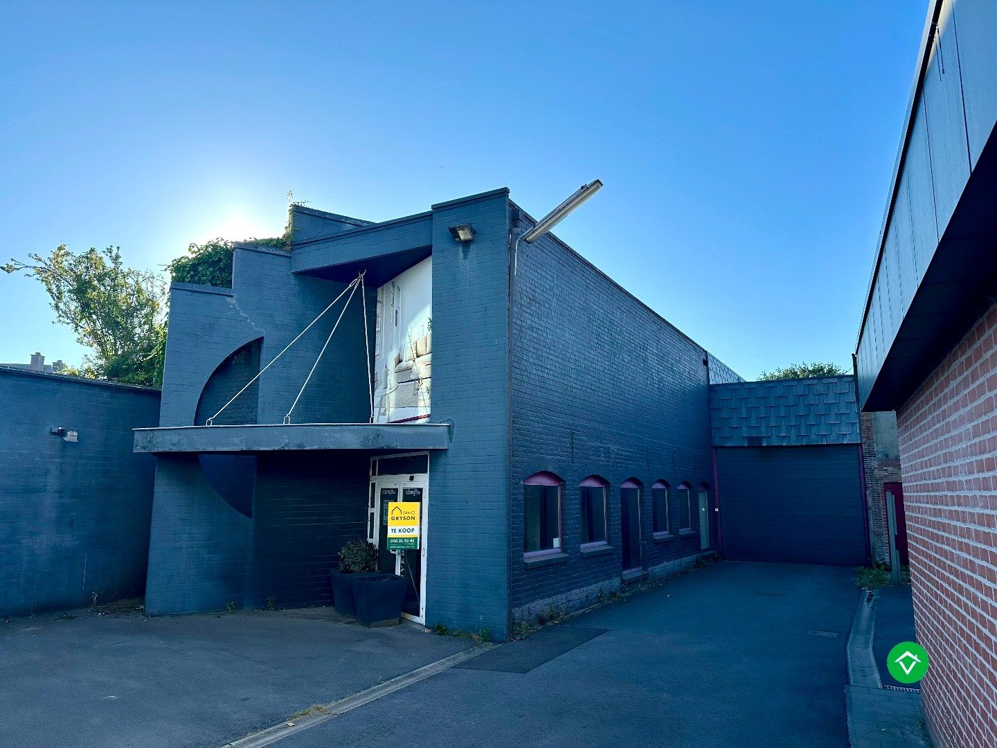 Ruime opslagruimte met uitstekende ligging en maximale visibiliteit in Torhout foto 5