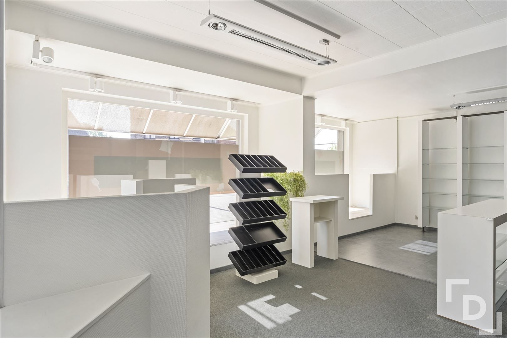 Ruime handelszaak met woonst & verhuurd appartement te koop in Poelkapelle. foto 10