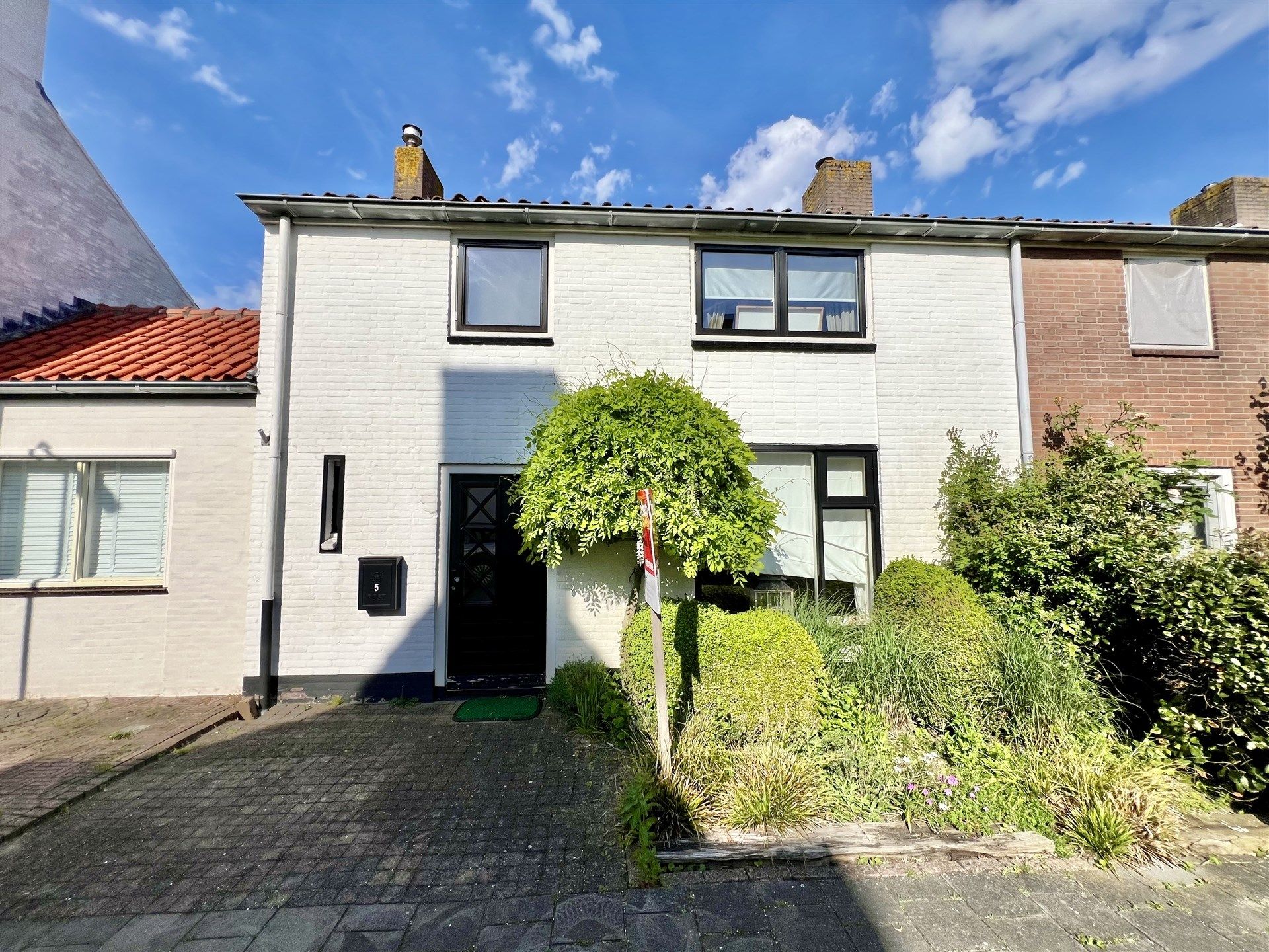 Charmante woning met drie slaapkamers en tuin foto 1