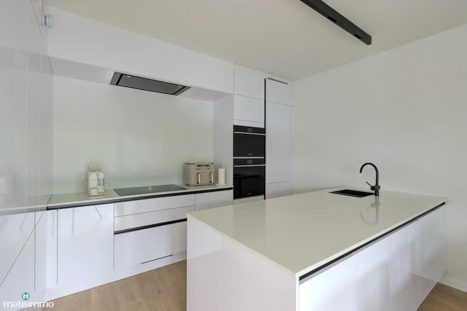 LUXUEUS AFGEWERKT APPARTEMENT MET 2 SLAAPKAMERS, OVERDEKT TERRAS, KELDERBERGING EN OPTIONELE ONDERGRONDSE AUTOSTAANPLAATS IN BILZEN-CENTRUM foto 8