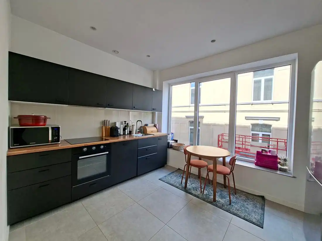 Zeer ruim gerenoveerd appartement te Hasselt foto 7