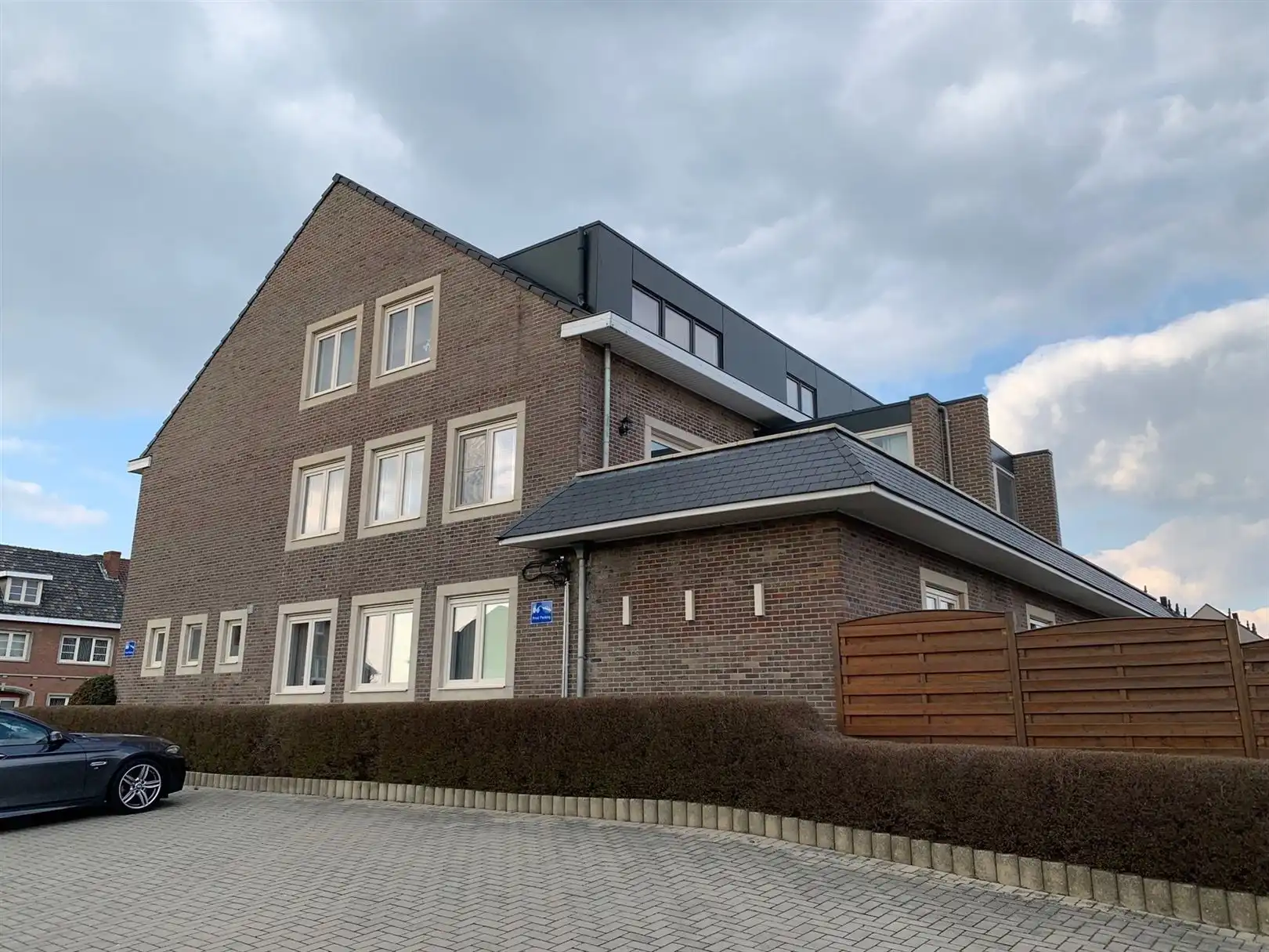 TE HUUR: Ruim appartement met 3 slaapkamers te Munsterbilzen! foto 9