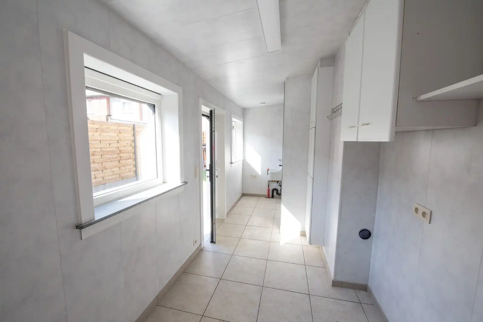 Charmante en gerenoveerde woning te Deinze! foto 13