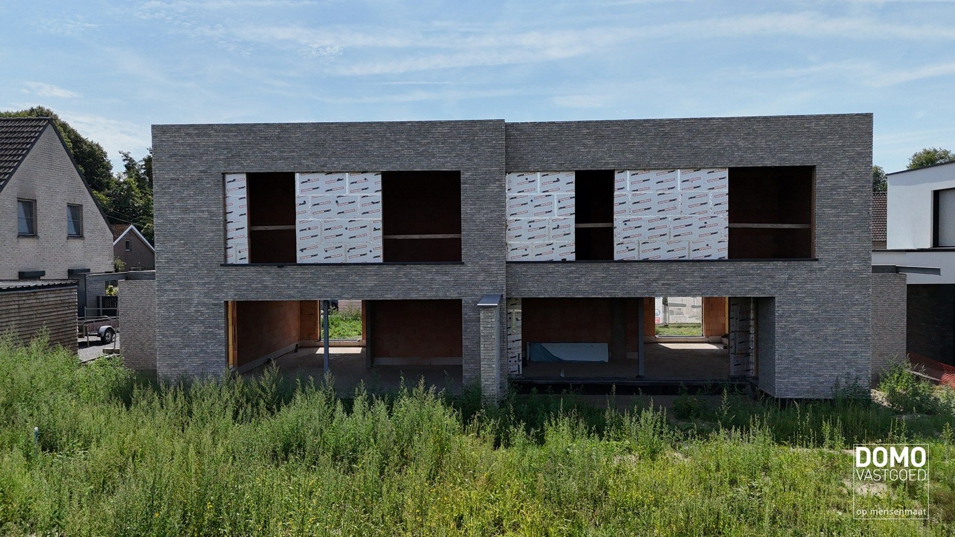 EXCLUSIEVE NIEUWBOUWONING VOORZIEN VAN EEN HOOGWAARDIGE AFWERKING EN MET 4 SLAAPKAMERS, TUIN EN CARPORT TE KERMT foto 2