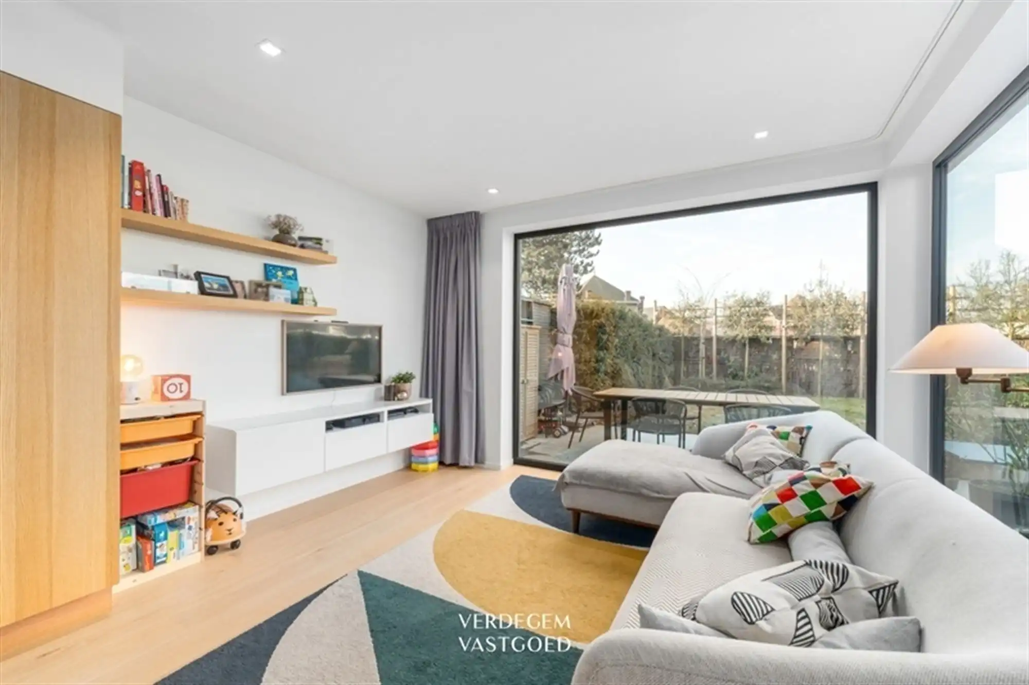 Knappe gezinswoning met 3 slaapkamers, tuin en inpandige garage op een topligging foto 5