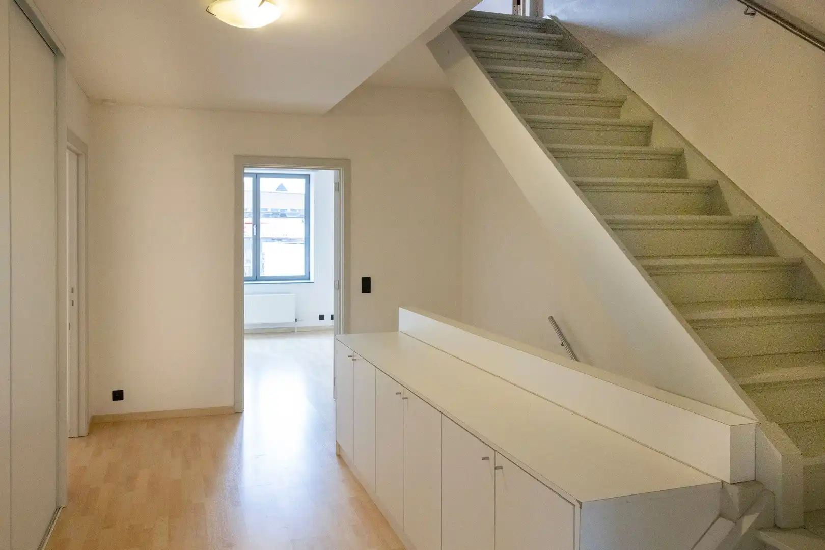 Woning met grote garage en mogelijk kantoor of praktijk. foto 12