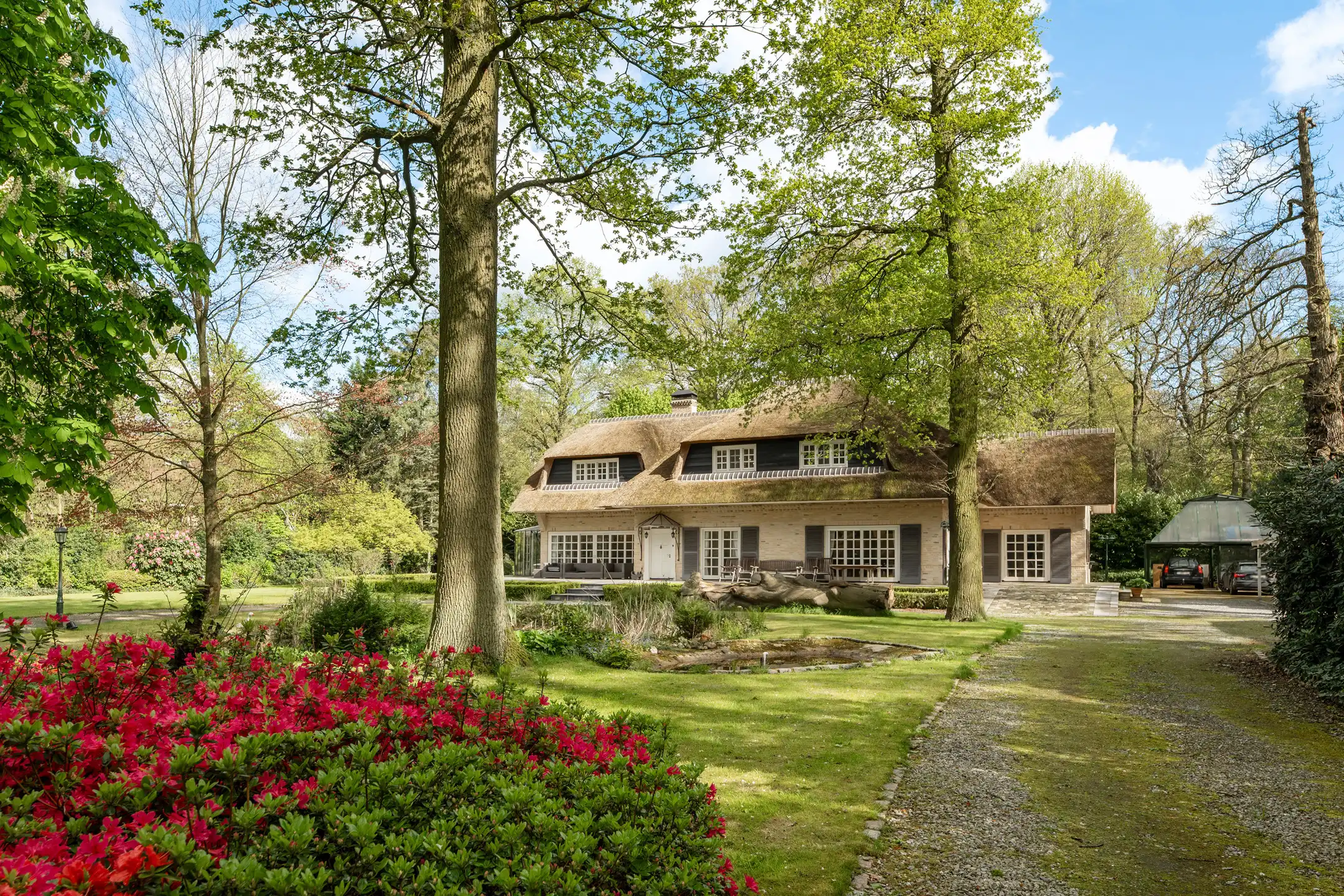 Unieke vrijstaande villa op ca. 7620m² in een uitzonderlijk domein in het groen. foto 25