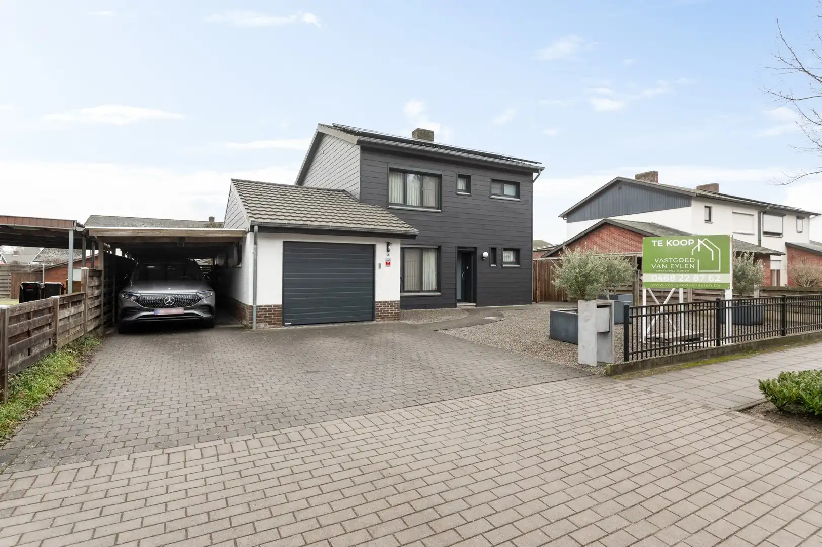 Instapklare woning met tuin, garage en 3 slpkmrs! foto {{pictureIndex}}