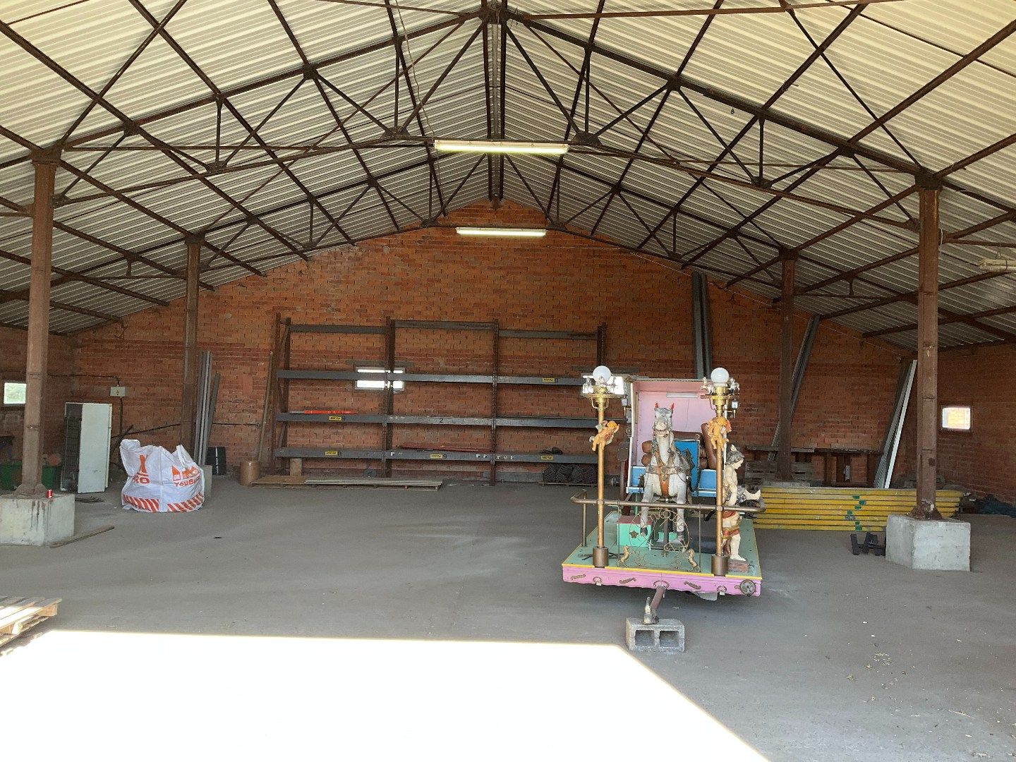 Loods/opslagruimte (300 m²), gunstig gelegen te Lichtervelde foto 3