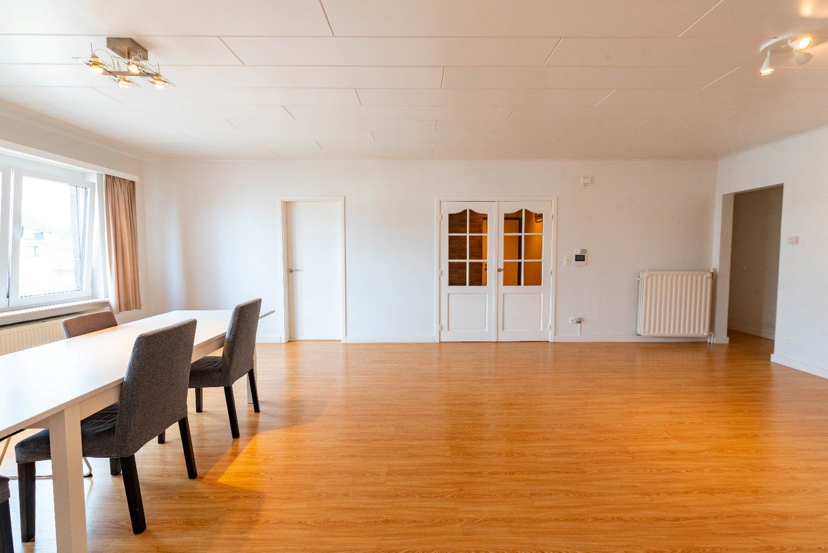 Ruim appartement met twee slaapkamers foto 2