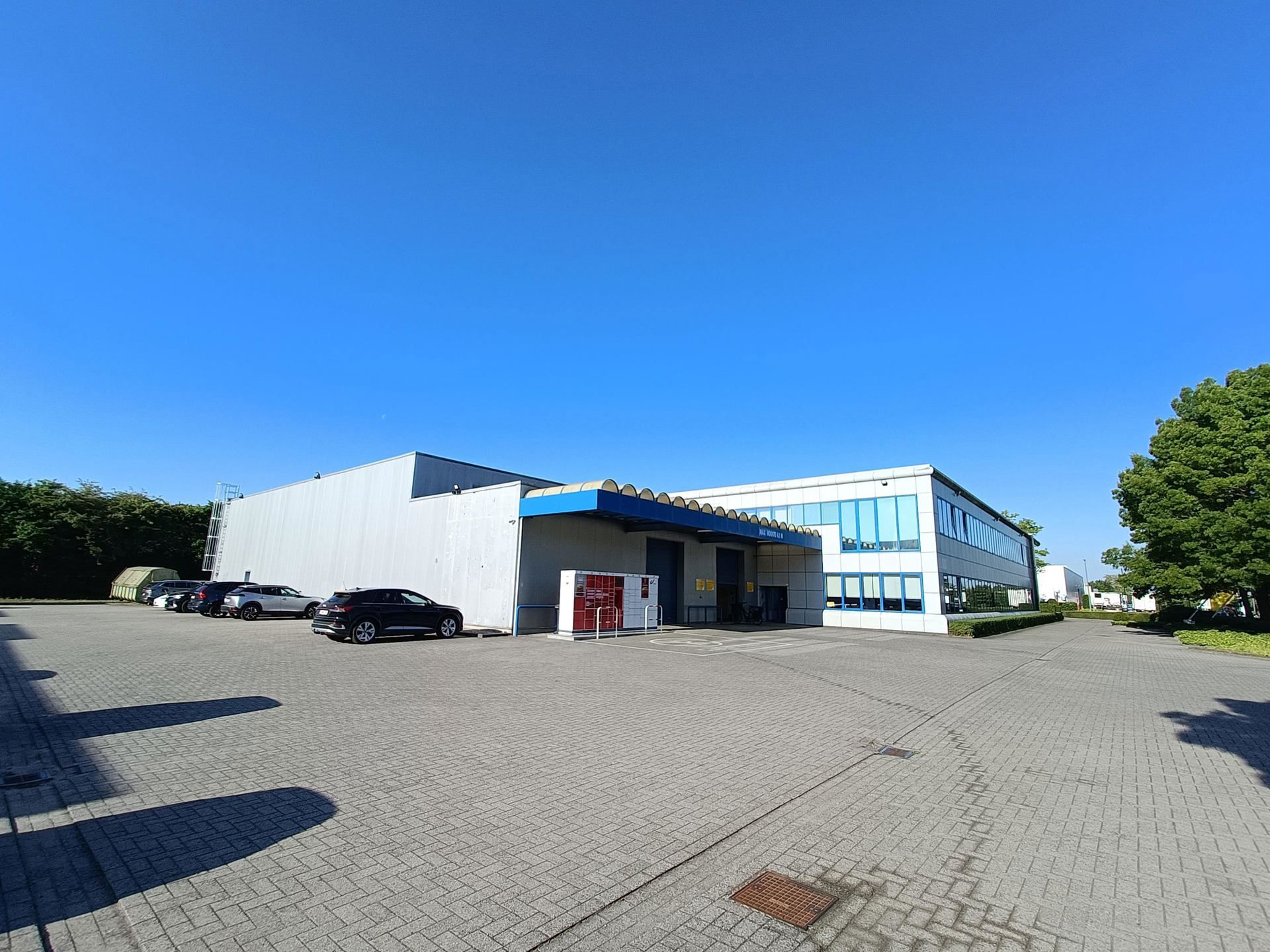 Bedrijfsgebouw te huur op toplocatie foto {{pictureIndex}}