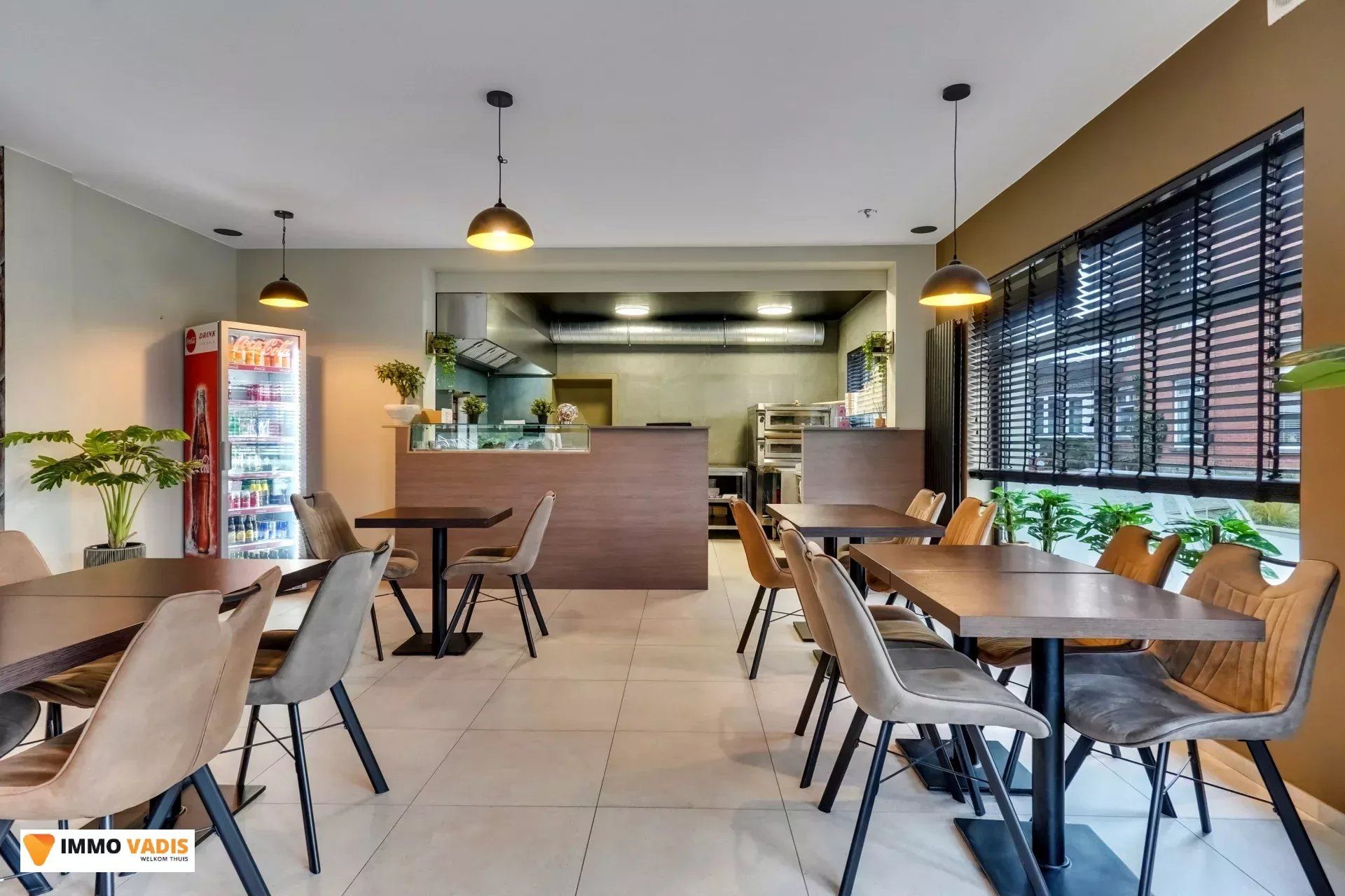 Handelspand  en appartement met garage en parkeerplaatsen foto 17