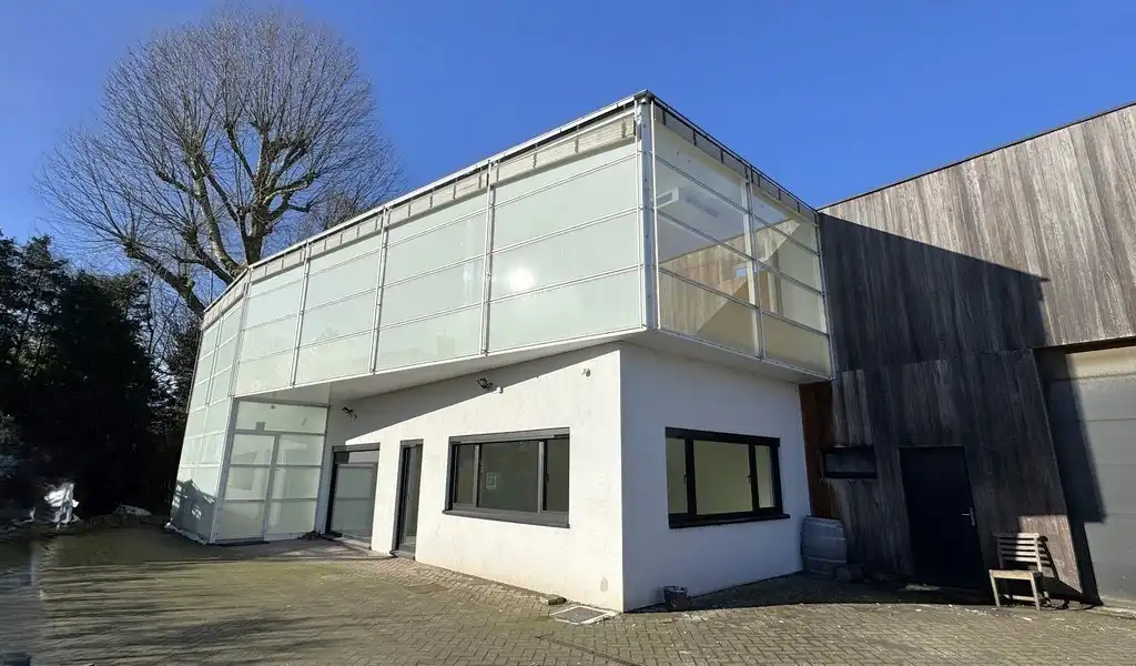 Lichtrijke kantoren te huur aan Nijverheidskaai in Gent foto {{pictureIndex}}