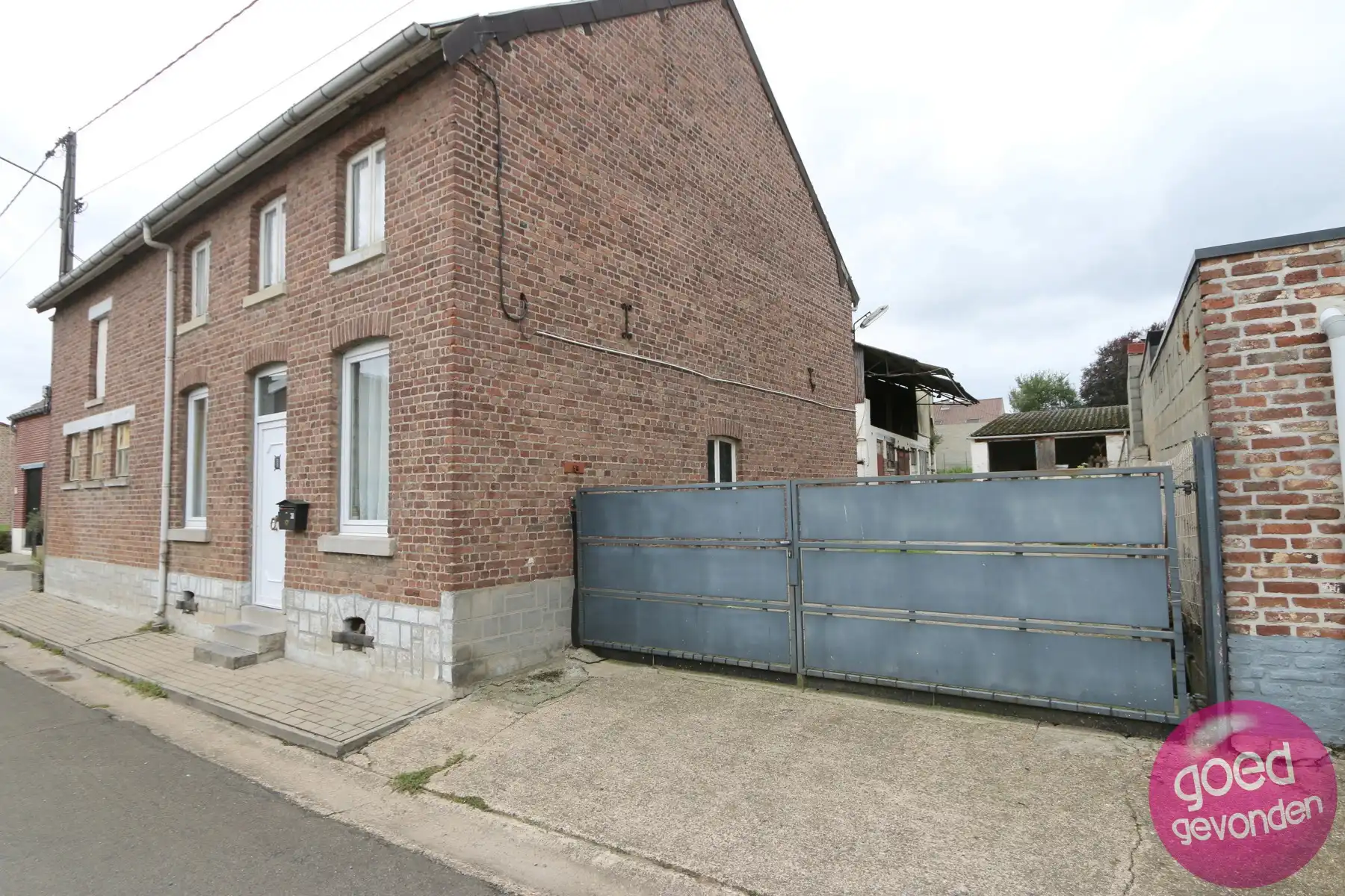 WONING - STALGEBOUW - TERRAS - TUIN - PARKING - TE RENOVEREN foto 3