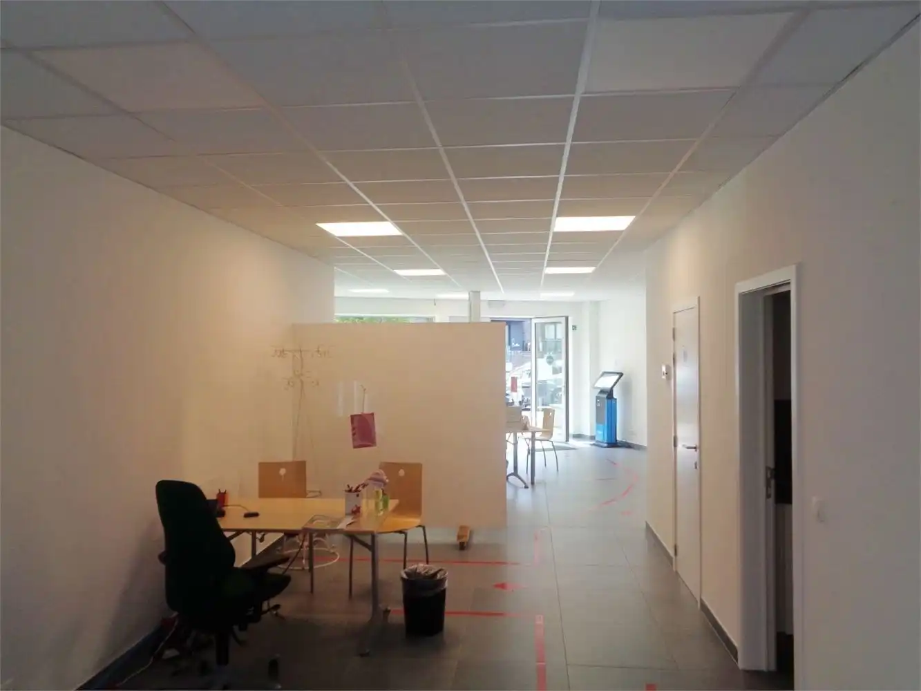 INSTAPKLAAR KANTOOR HALLE foto 8