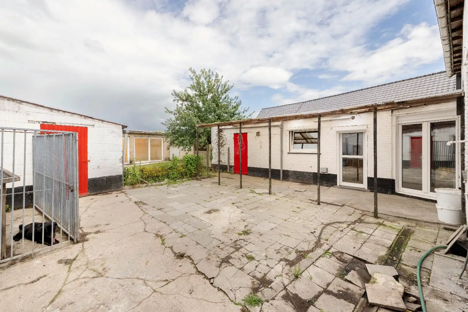 ZEER RUIME (TE RENOVEREN) WONING MET BIJGEBOUWEN | 5 SLPKS foto 16