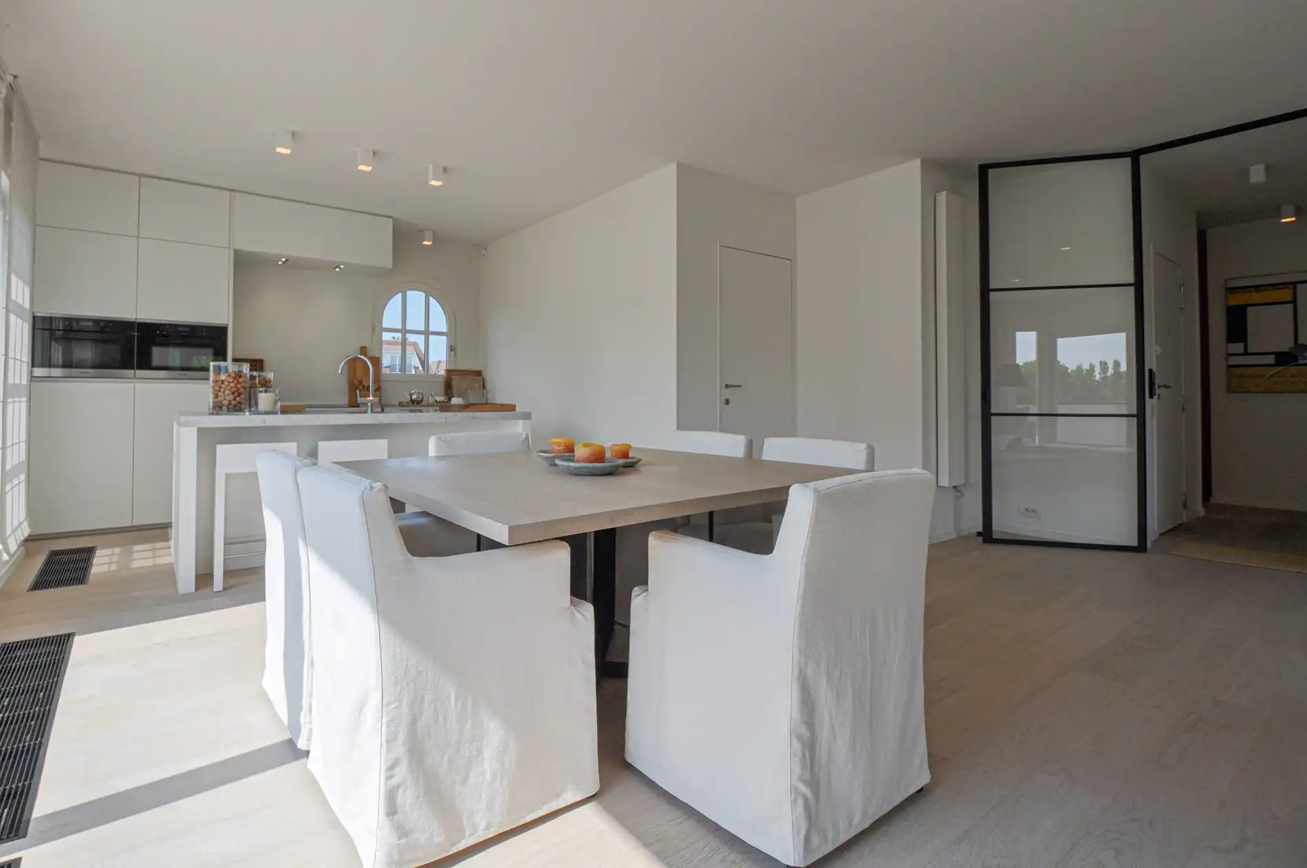 Subliem hoekappartement met ruime terrassen gelegen in het prestigieuze domein Tennis Garden. foto 13