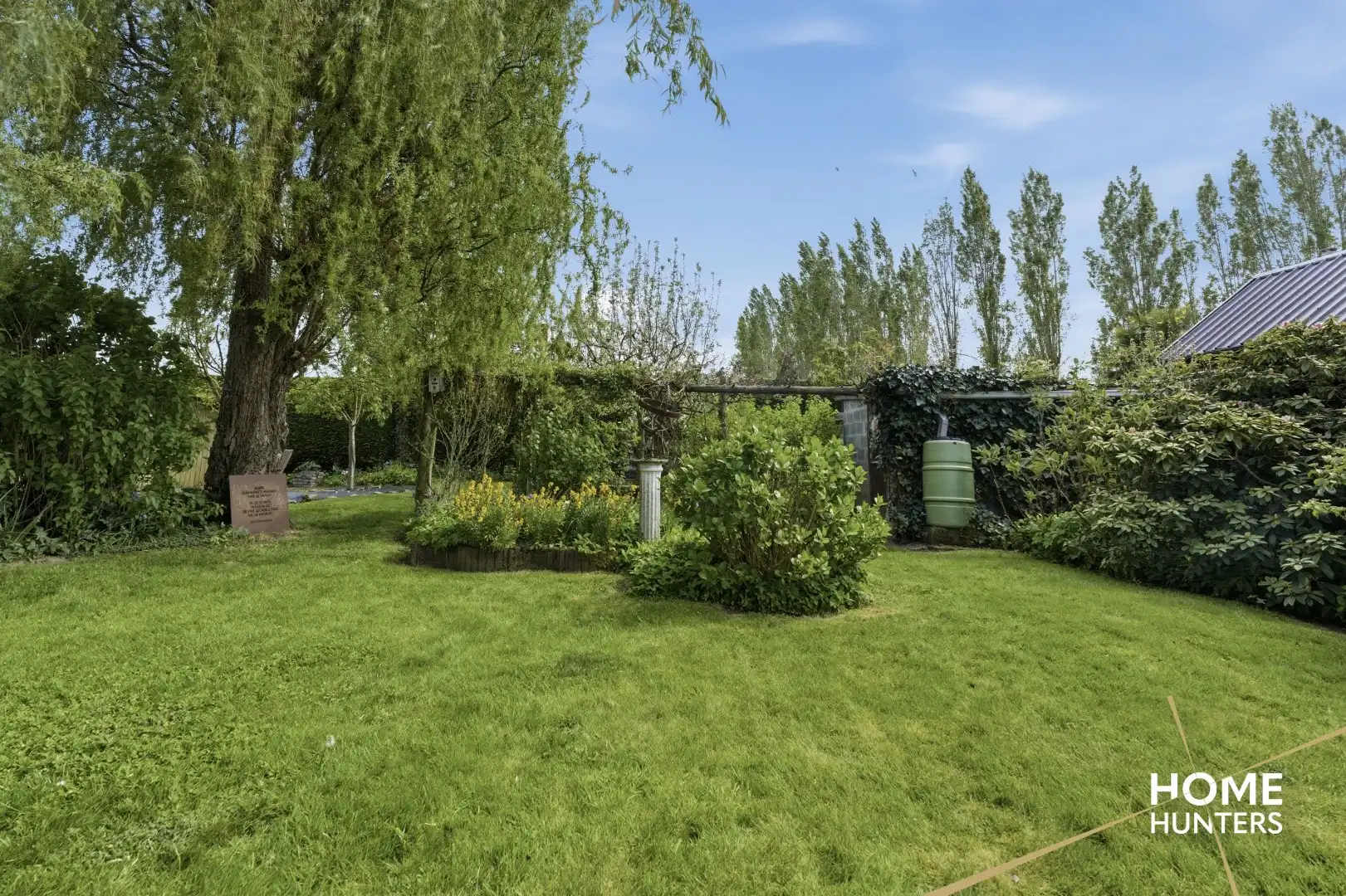 Instapklare villa met 5 slaapkamers, een ruime garage en een prachtige tuin te Dikkebus foto 37