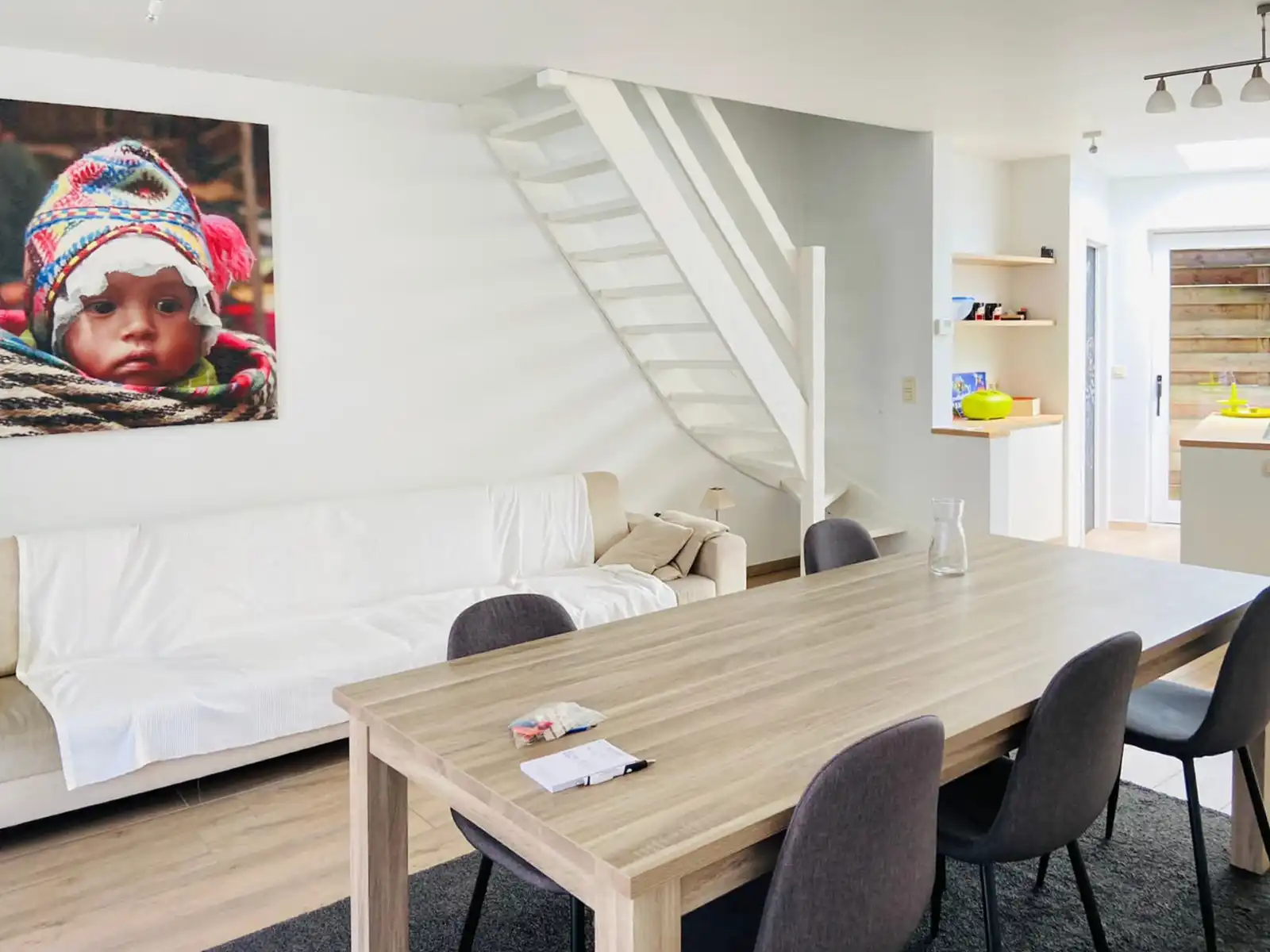 Centraal gelegen woning met 4 slaapkamers! foto 6