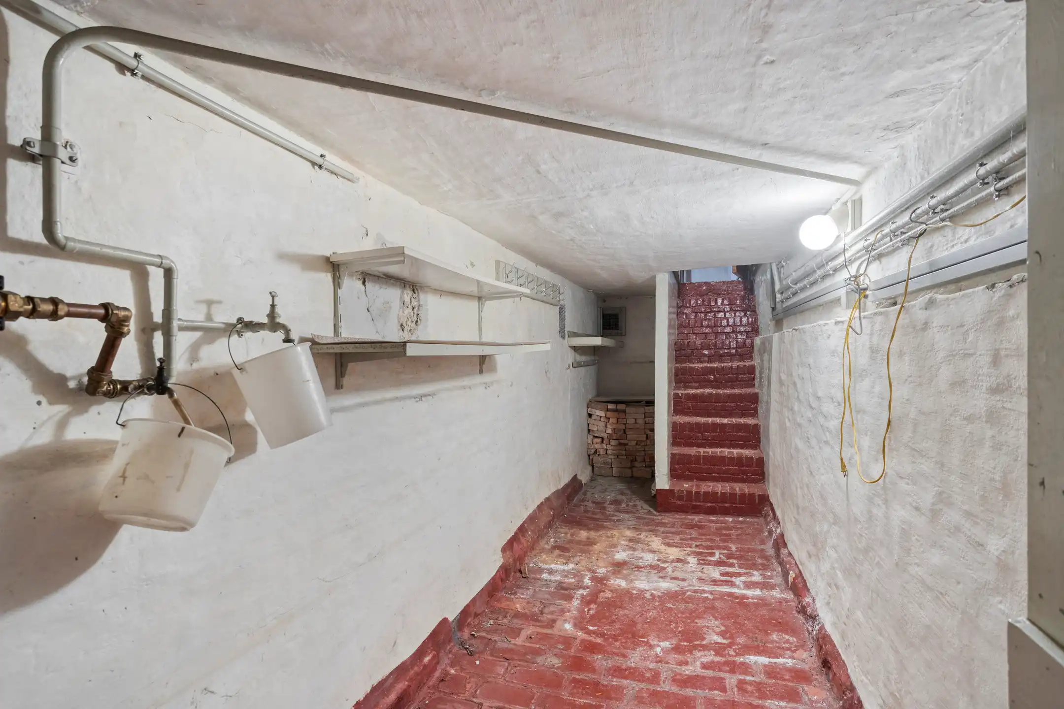 Charmante te renoveren woning met tuin en optionele garage foto 30