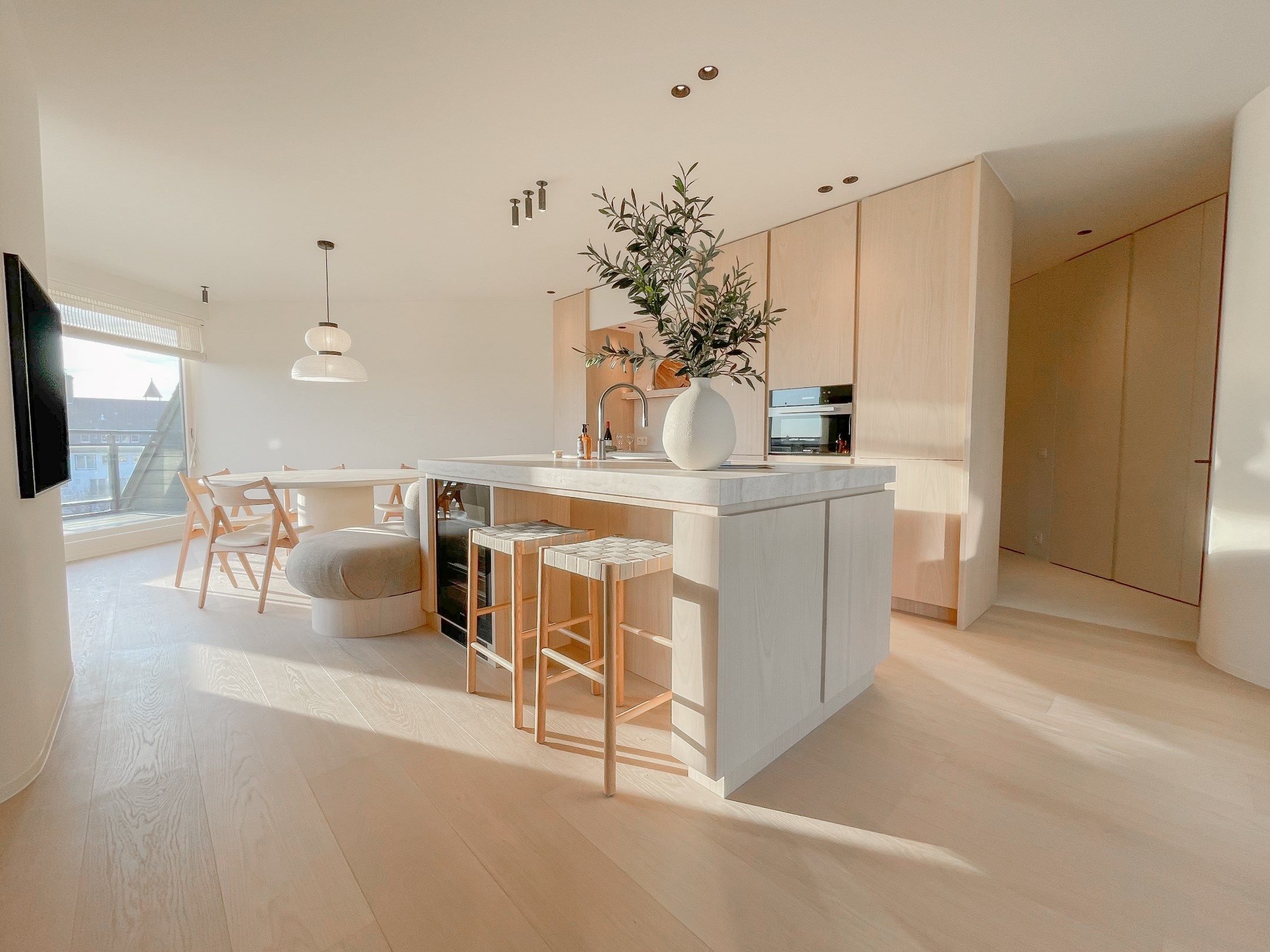 Uniek gelegen hoekappartement met ruime terrassen gelegen op de Wandeldijk in het Zoute. foto 9