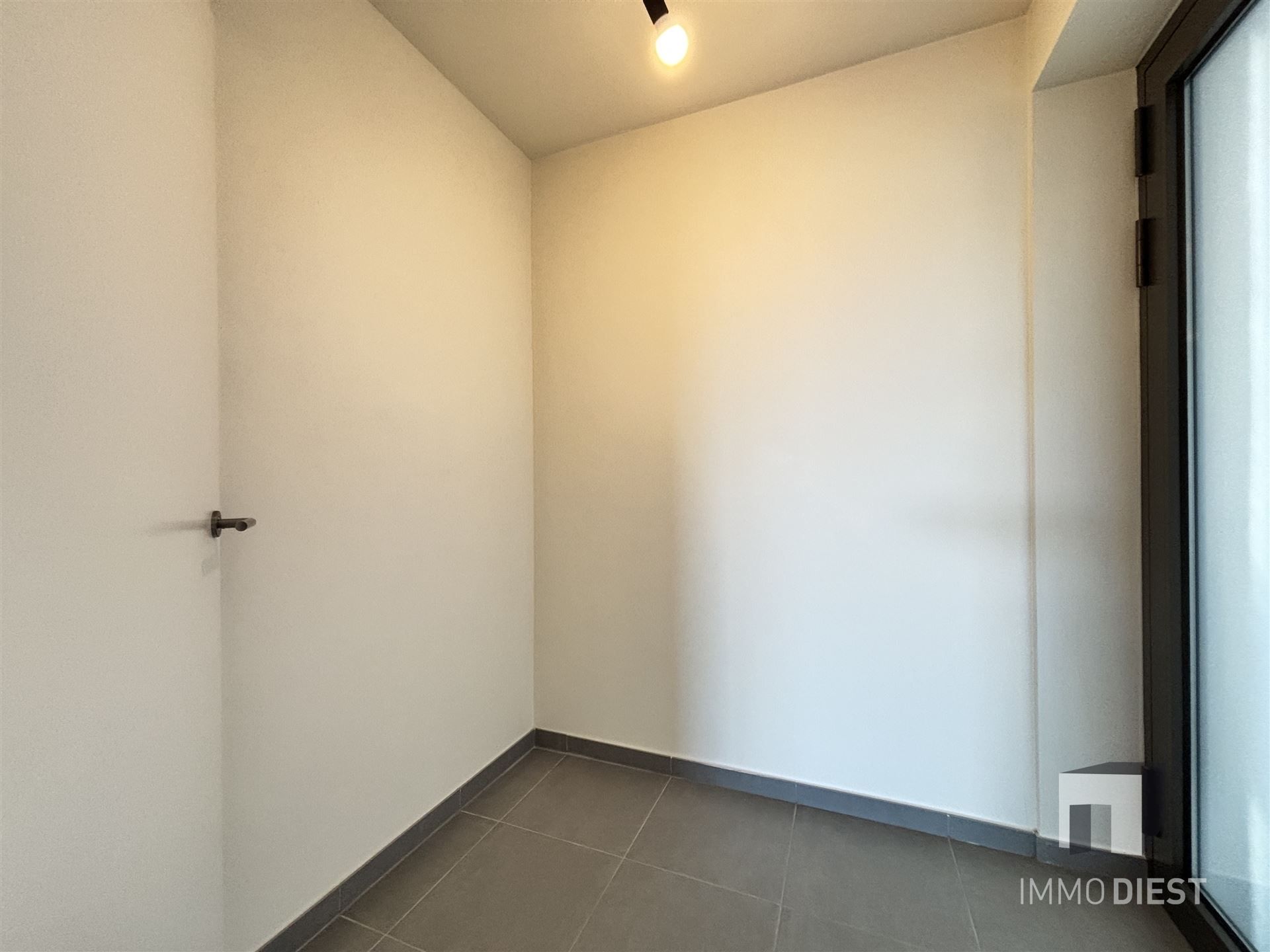 Ruim appartement op de tweede verdieping in het centrum van Tessenderlo foto 3