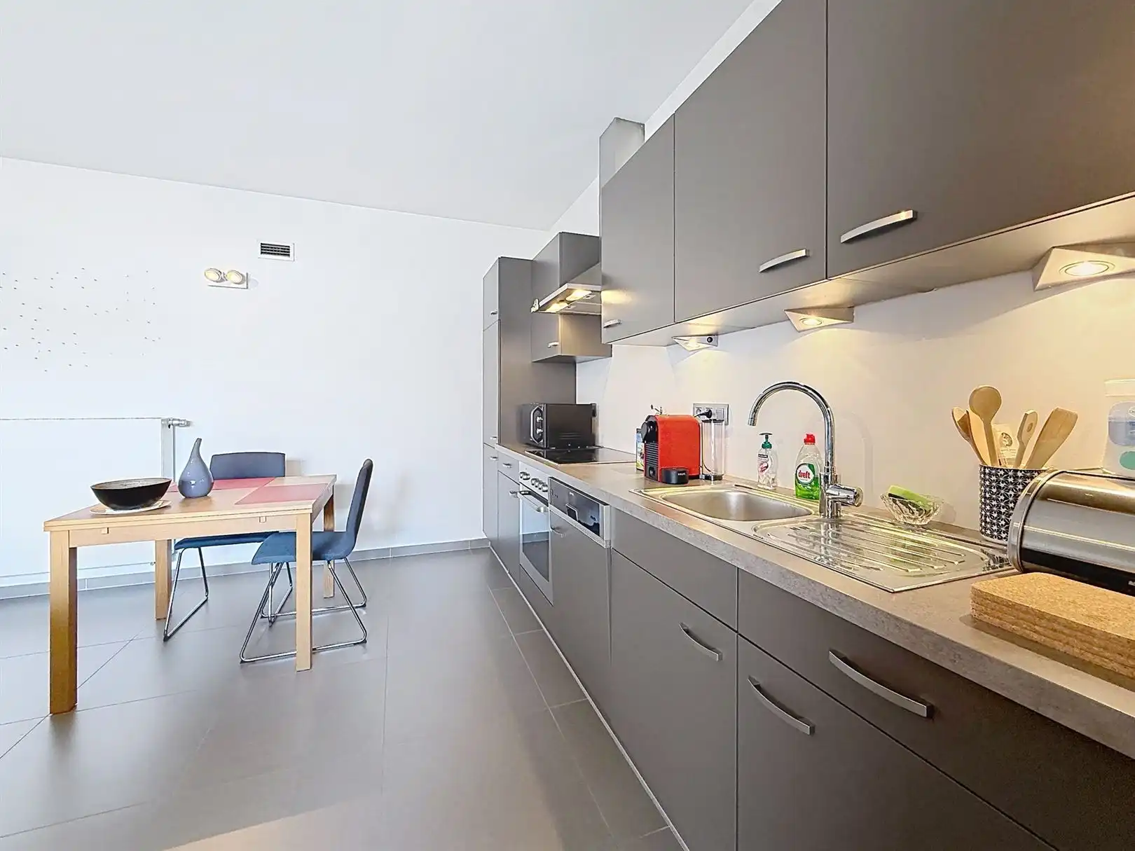 Gemeubeld appartement, 2 slpks, terras en kelder foto 12