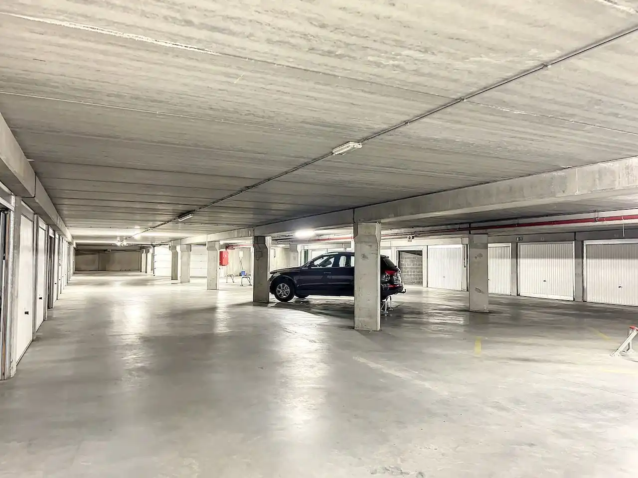 Afgesloten box, onder het plein De Kinkhoorn foto 4