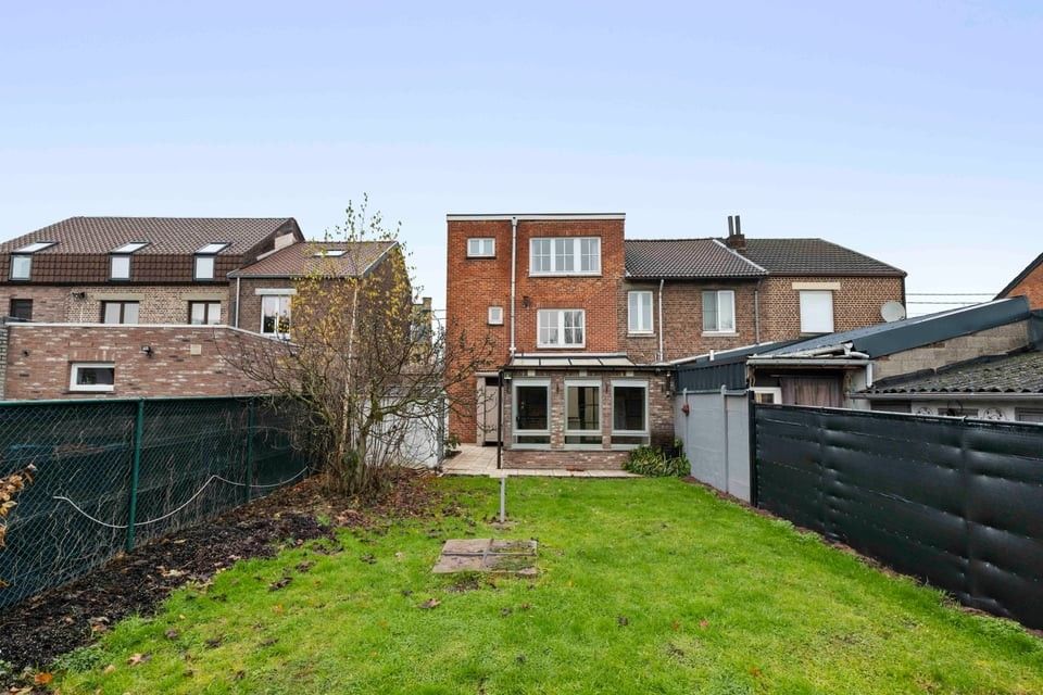 HALFOPEN BEBOUWING MET GARAGE EN GROTE TUIN IN TONGEREN foto 8