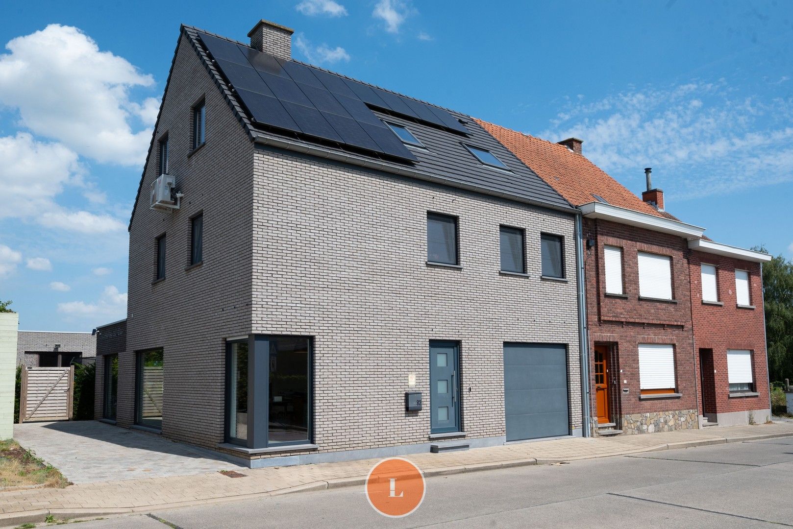 Recente halfopen woning met 3 slaapkamers en garage foto 1