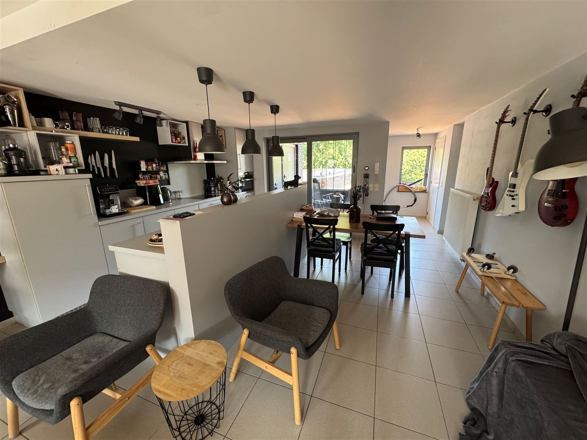 PERFECT ONDERHOUDEN DUPLEX APPARTEMENT (100M²) MET 3 SLAAPKAMERS + WASPLAATS EN TERRAS TE BEVERLO foto 3