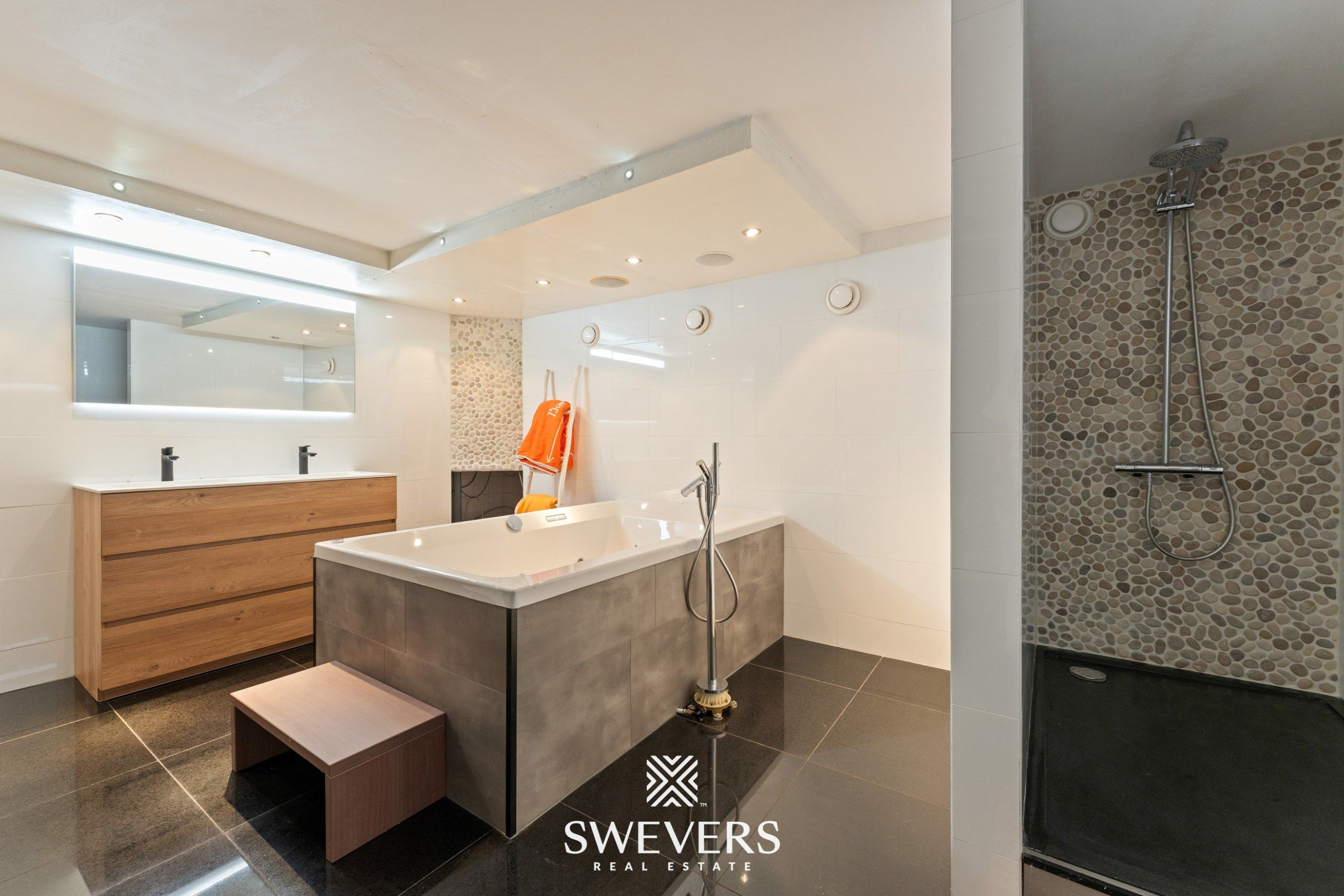 Instapklare Villa met Professionele Paardenaccommodatie:  foto 24