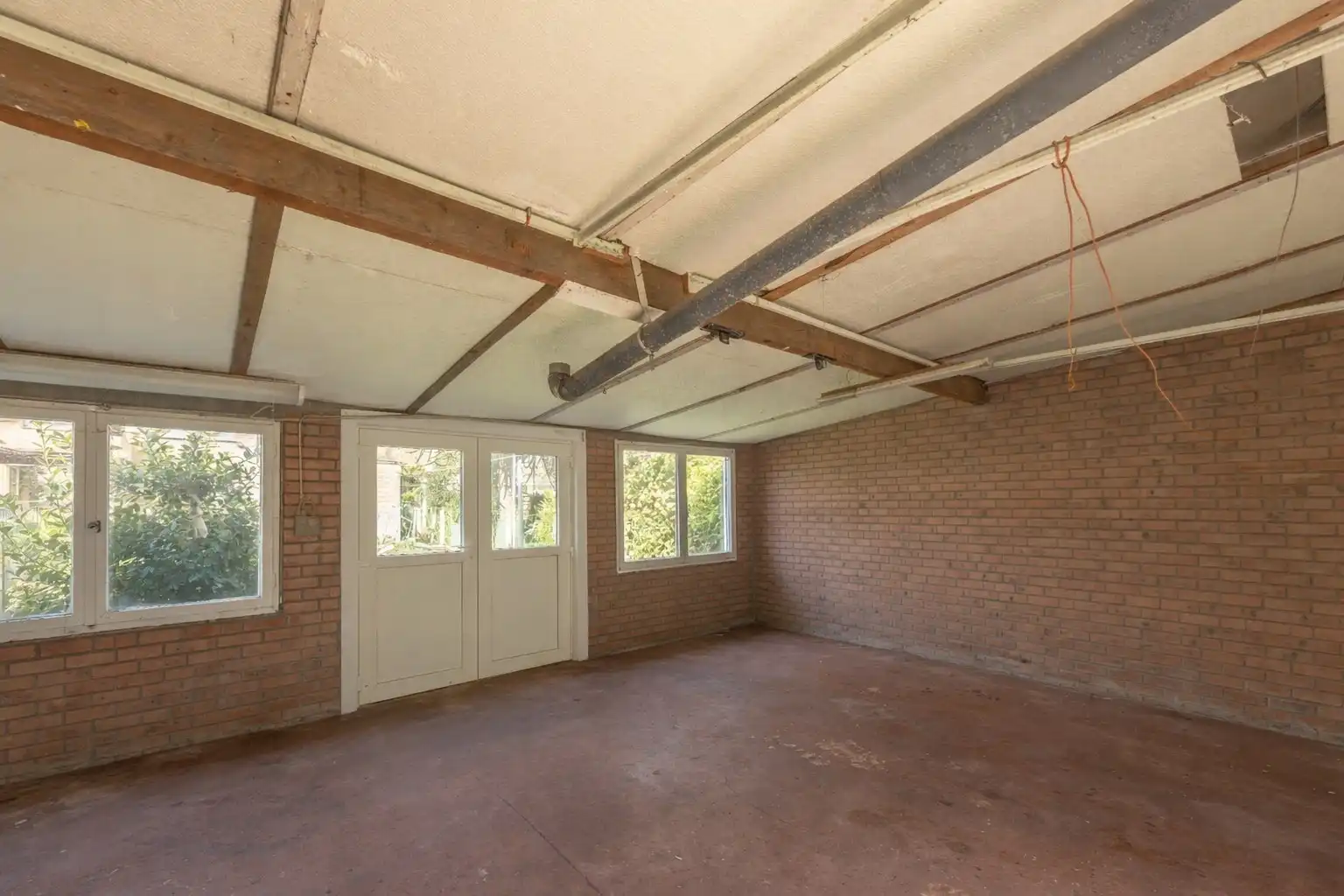 RUSTIG GELEGEN WONING MET DUBBELE GARAGE EN UITWEG!! foto 24