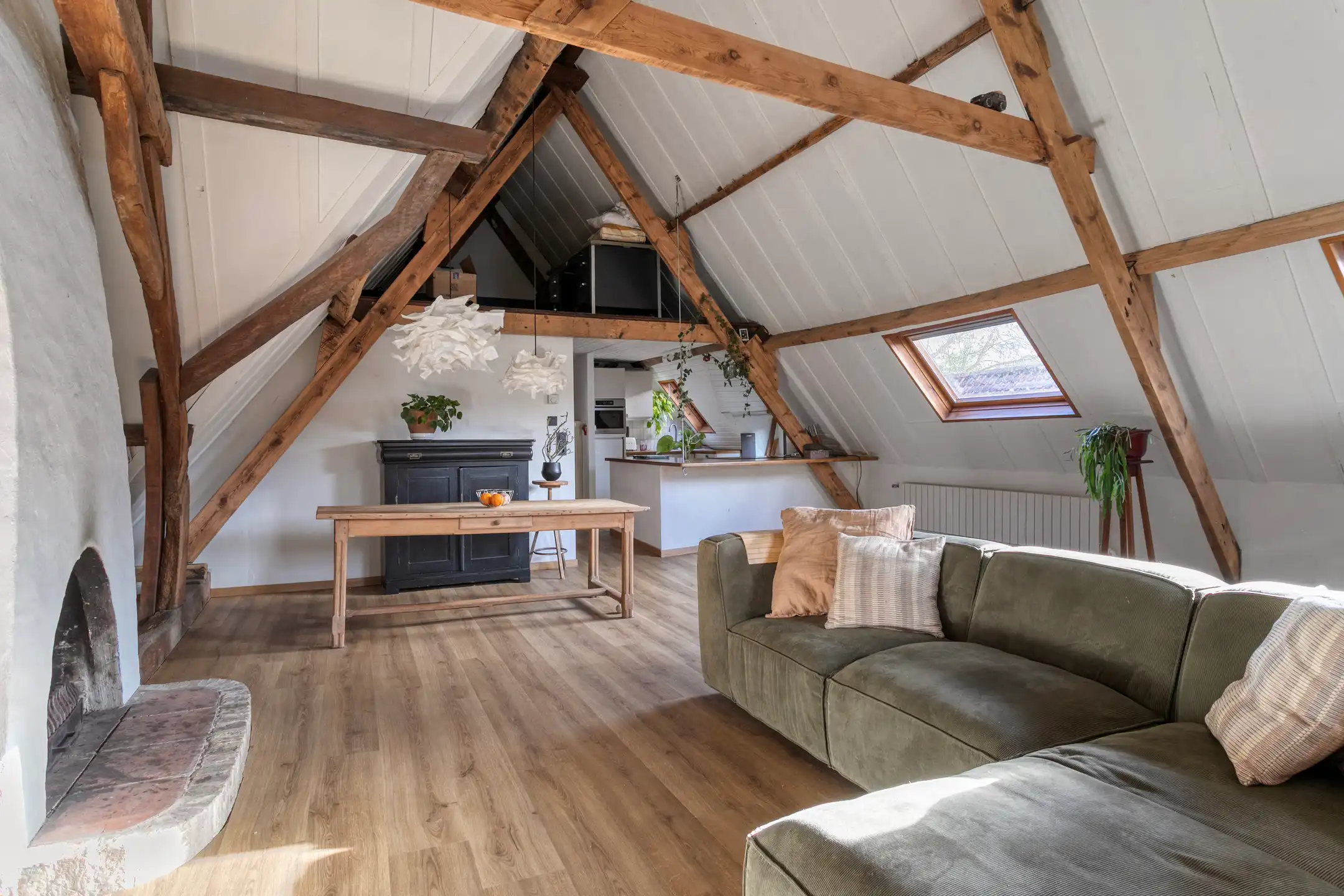 Karaktervol handelspand met appartement in centrum Damme foto 3