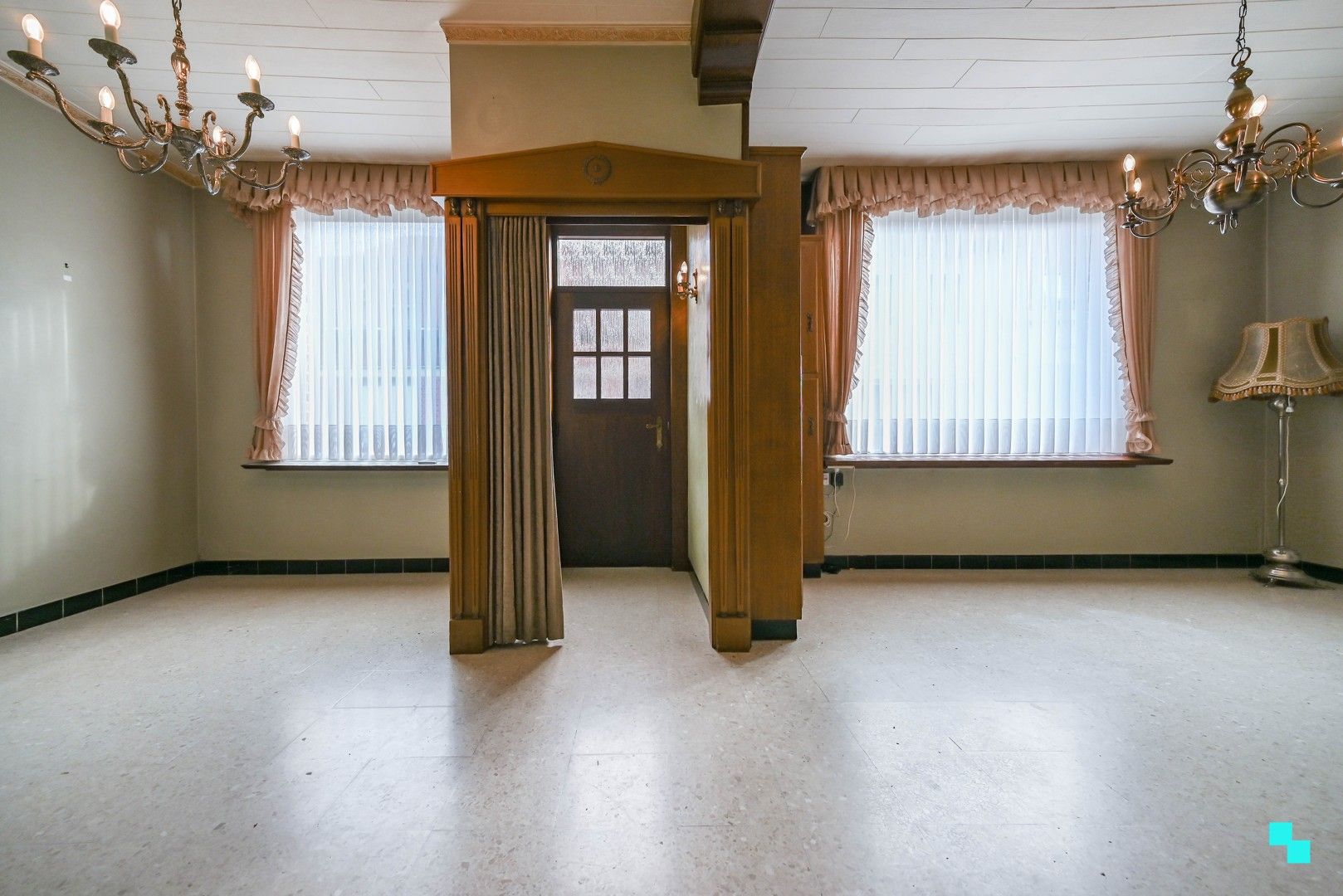 Knusse rijwoning nabij centrum Izegem foto 3