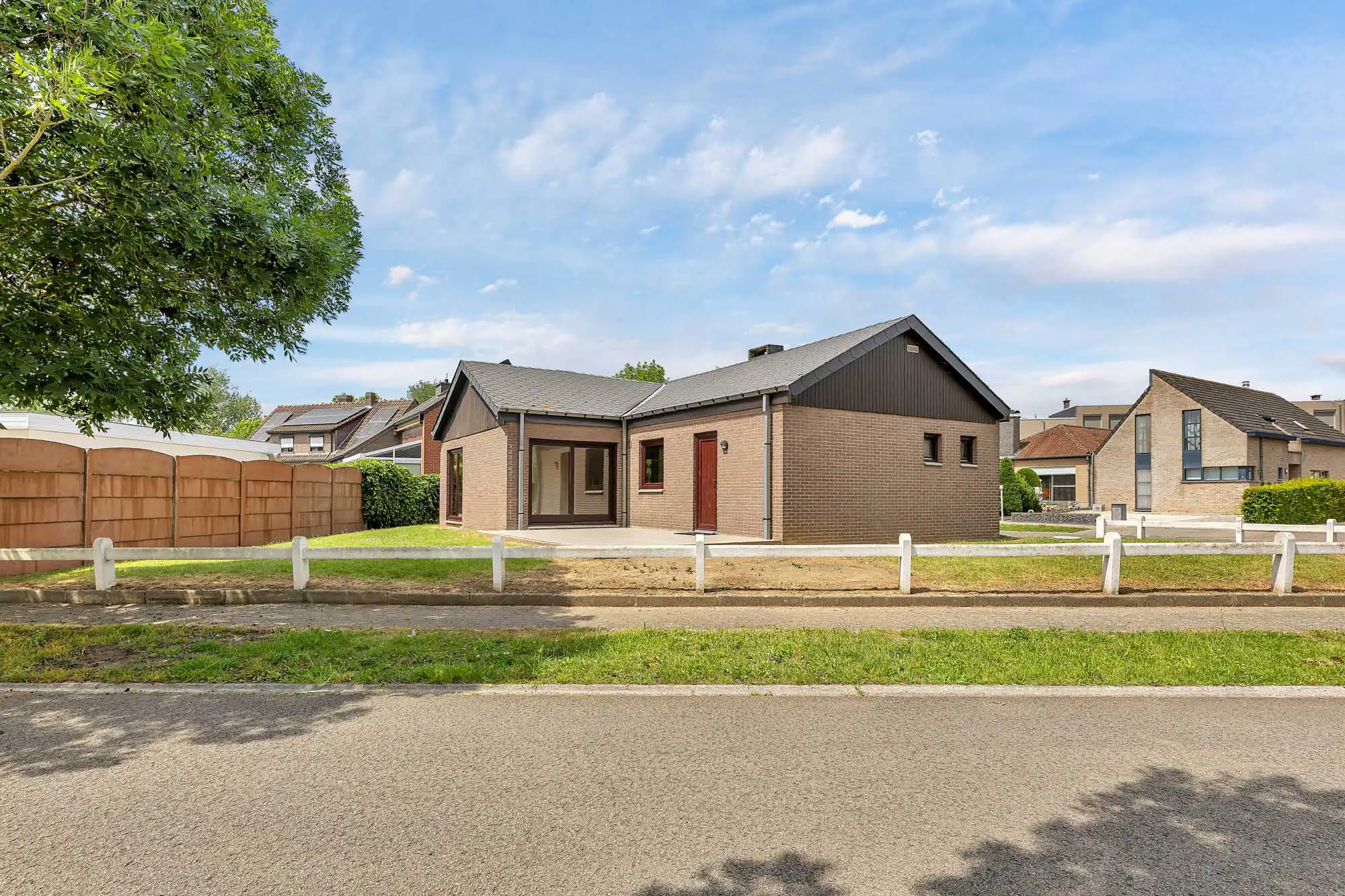 Te renoveren bungalow op een rustige locatie foto 2