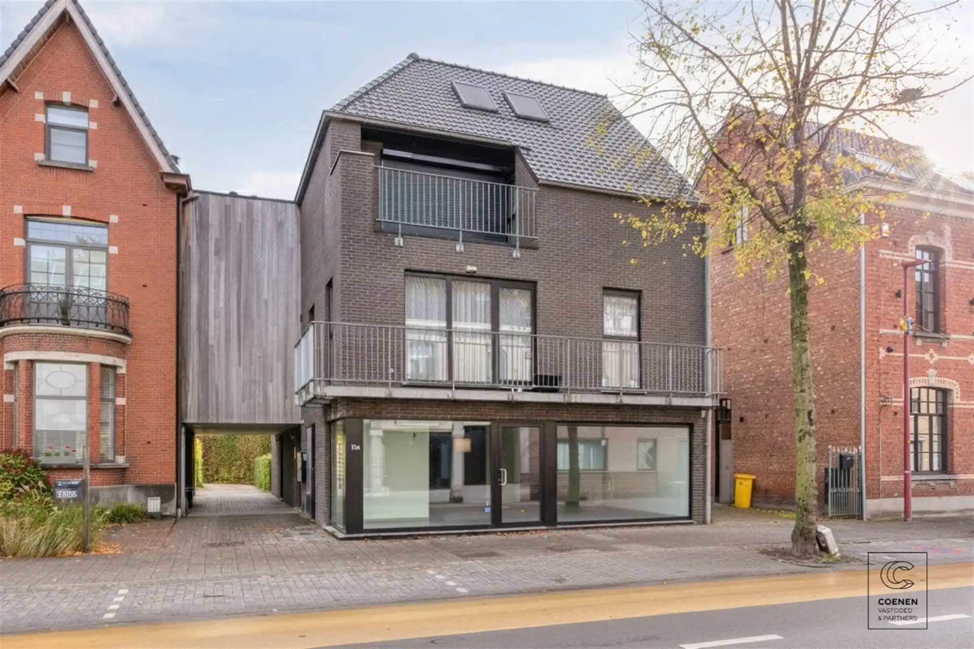 Handelspand van 61 m² op TOPligging te centrum Rijkevorsel! foto {{pictureIndex}}