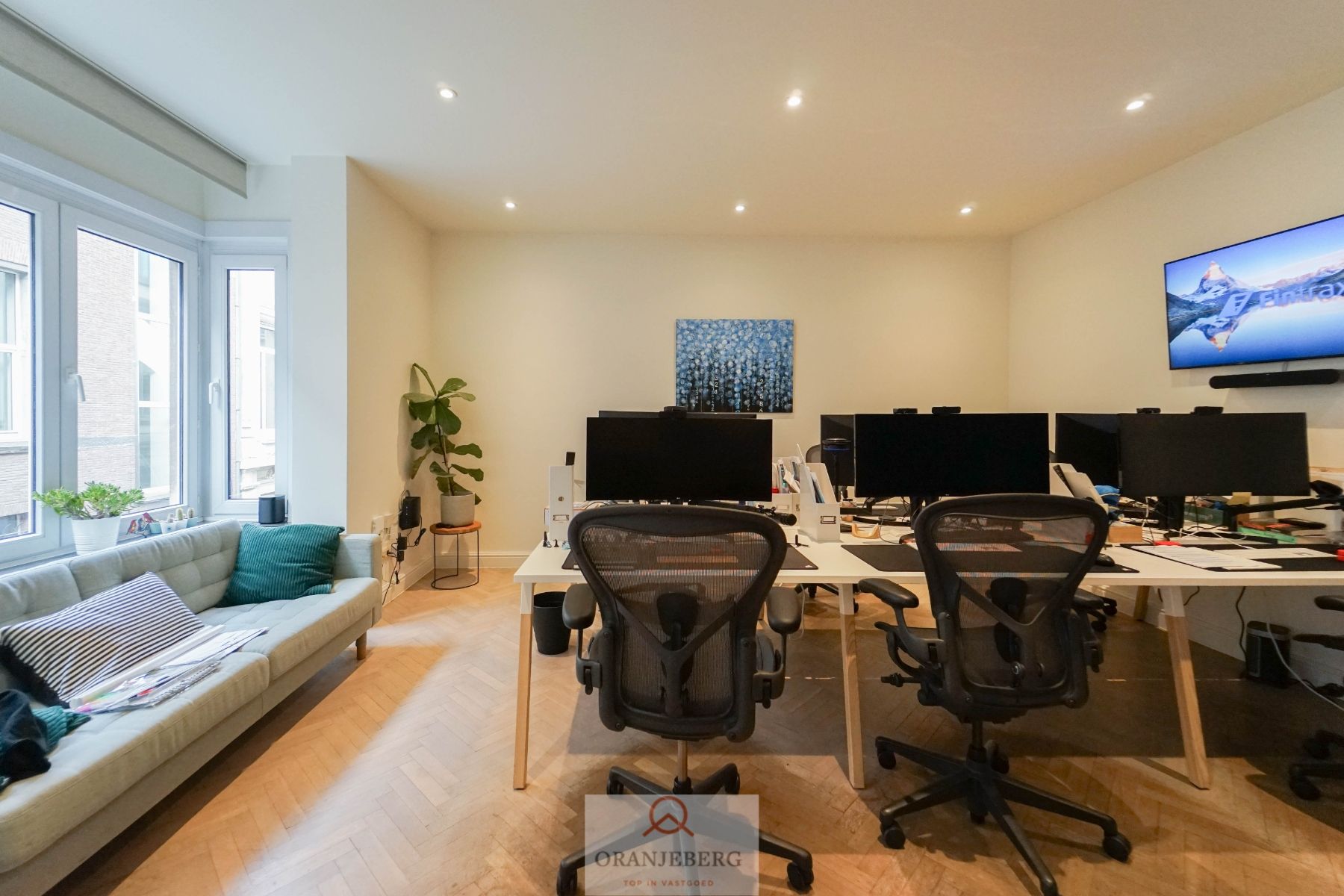 Uitstekend gelegen kantoorruimte ( 117 m²) in Gent-centrum. foto {{pictureIndex}}