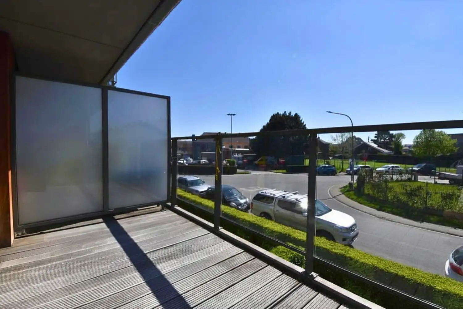 Te huur – Recent appartement met 2 slaapkamers, terras, garage en EPC A in Halle foto 2