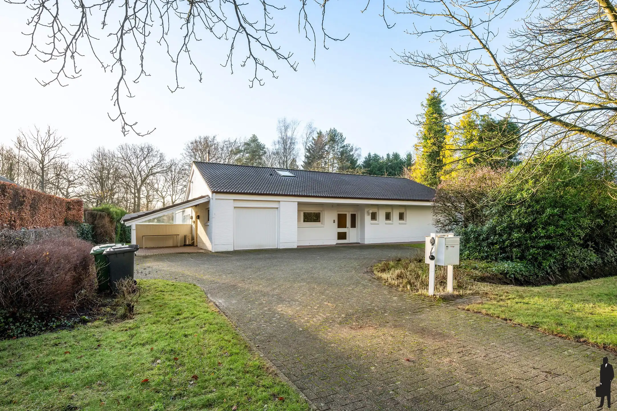 Een volledig te renoveren gelijkvloerse villa (heden kantoor) op ca. 2.438 m² foto 17