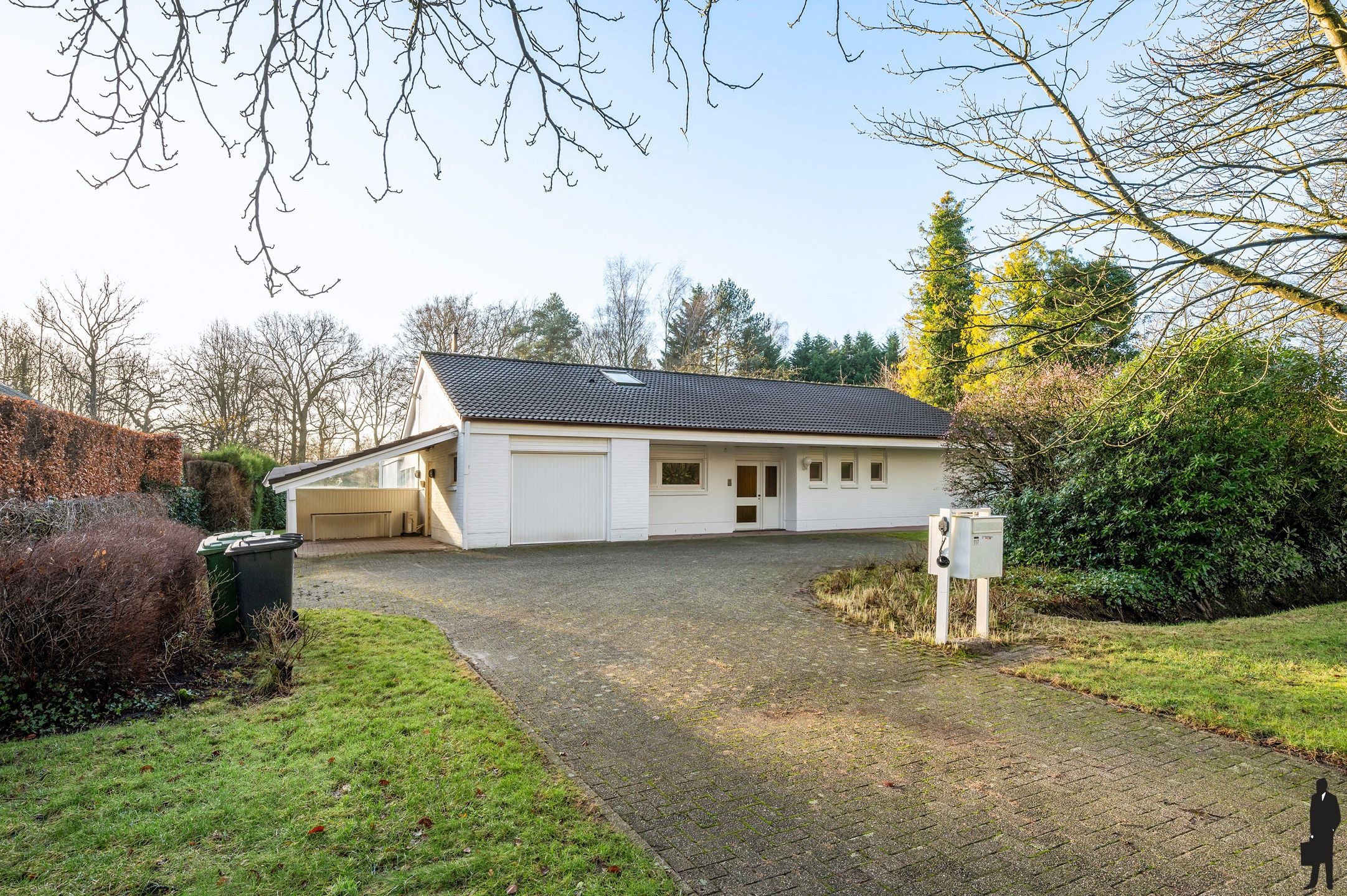 Een volledig te renoveren gelijkvloerse villa (heden kantoor) op ca. 2.438 m² foto 17