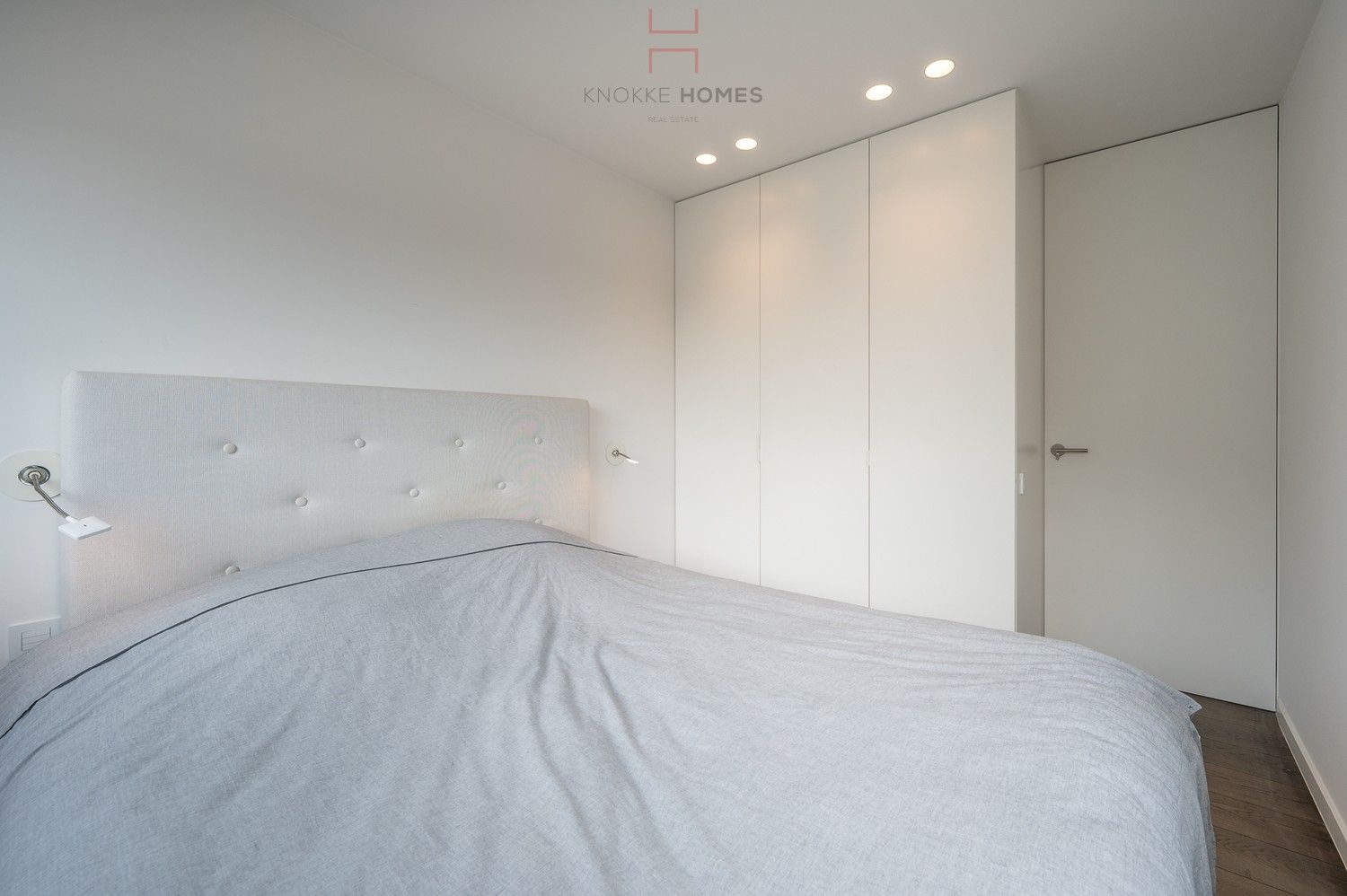 Exceptioneel hoekappartement op de Zeedijk genietend van uitzonderlijke zee- en strandzichten. foto 14