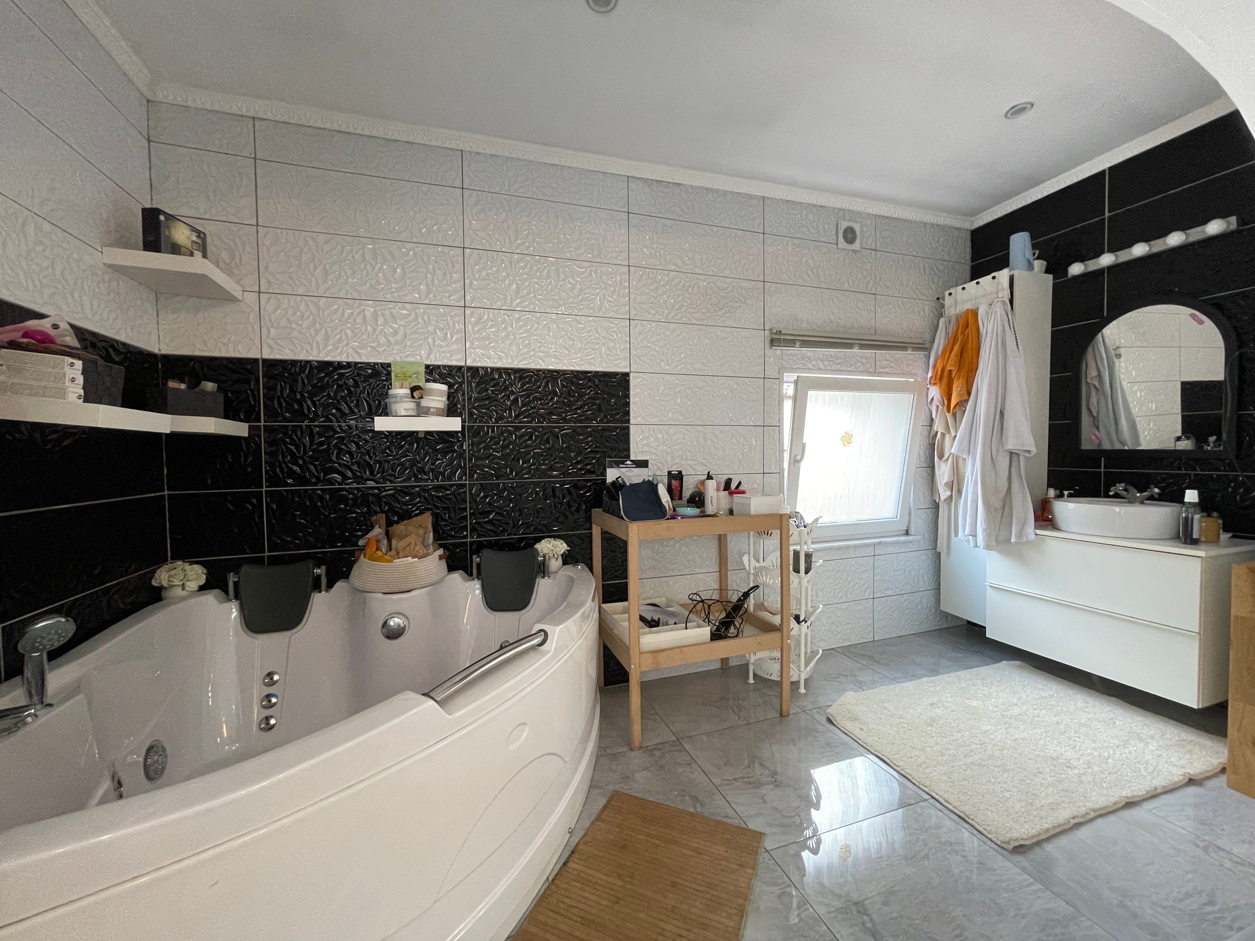 Instapklaar 263m² 2 badk 3 slpk foto 35