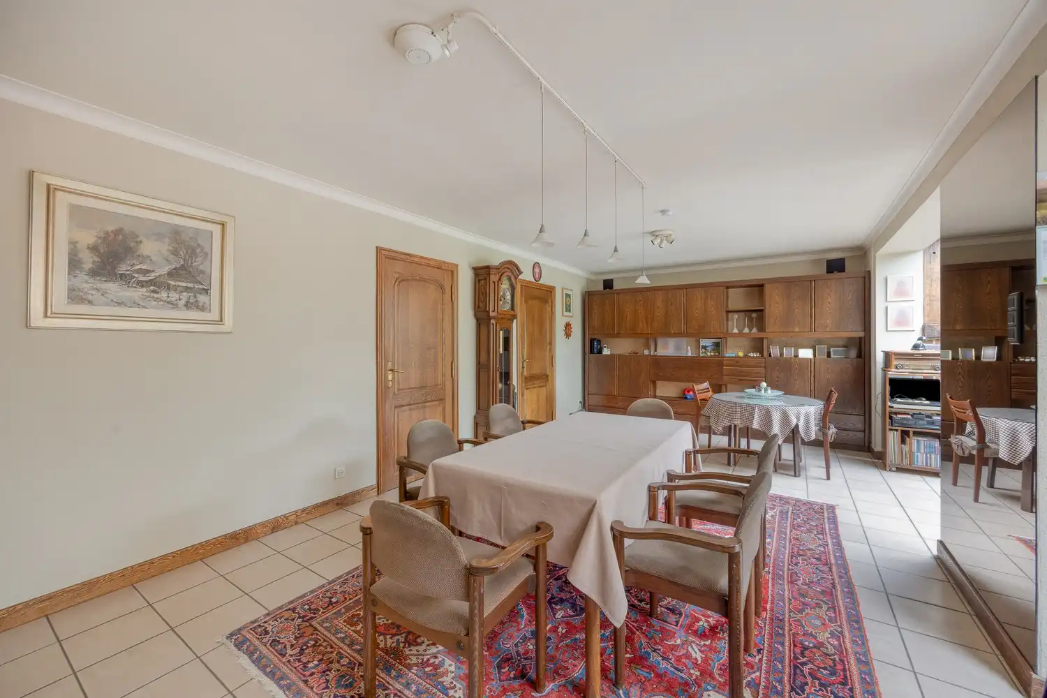 Gezinswoning met 4 slaapkamers en aangelegde tuin in doodlopende straat foto 6